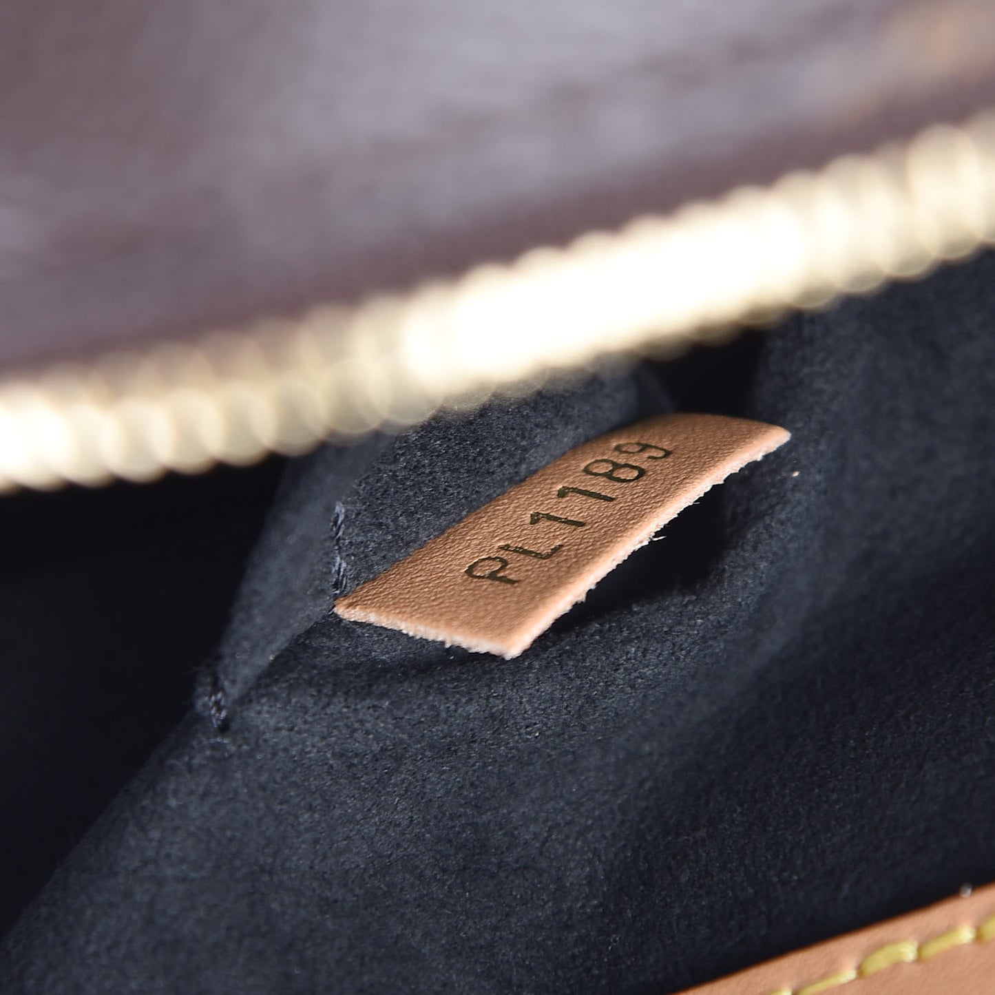 Reverse Monogram Giant Boite Chapeau Souple