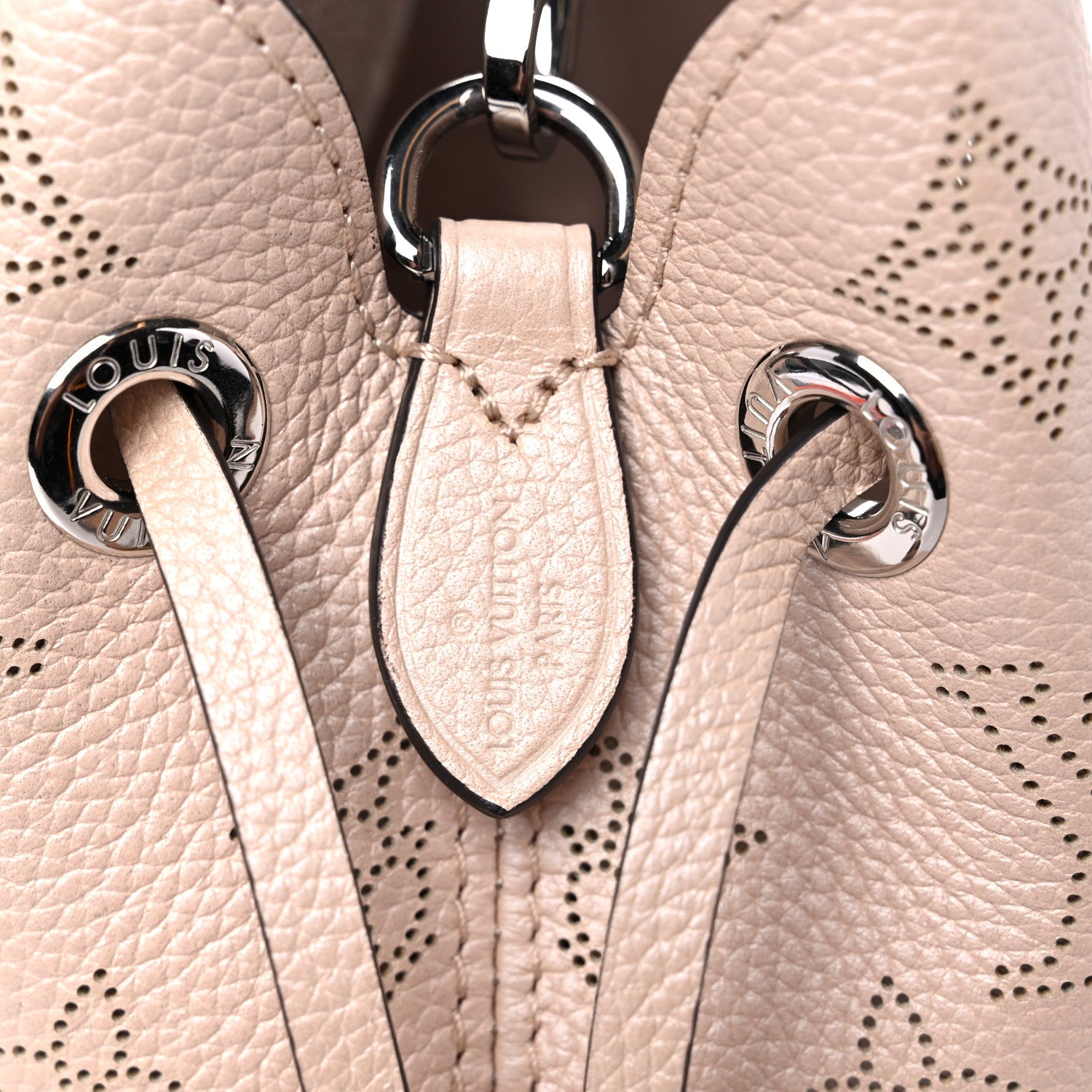 Louis Vuitton Mahina Bella Coquille 7 of 11