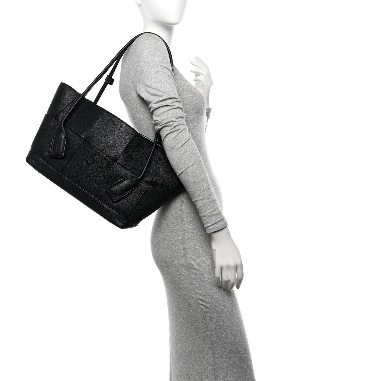 Grained Calfskin Maxi Intrecciato Medium Arco Black