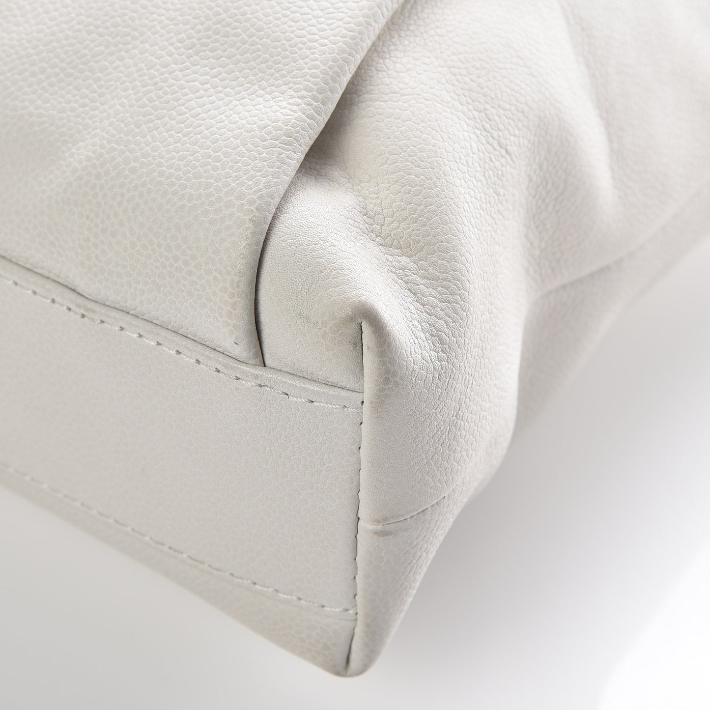 Caviar Large CC Tuck Tote Ivory