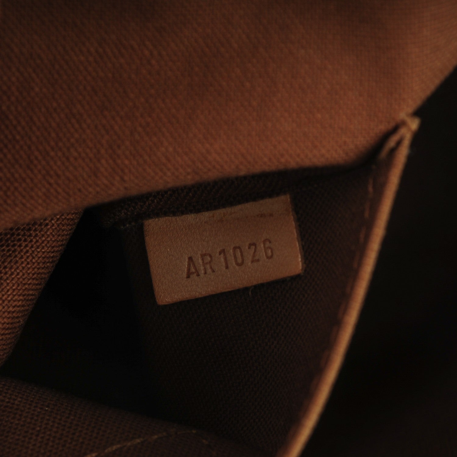 Louis Vuitton Monogram Riveting 7 of 8