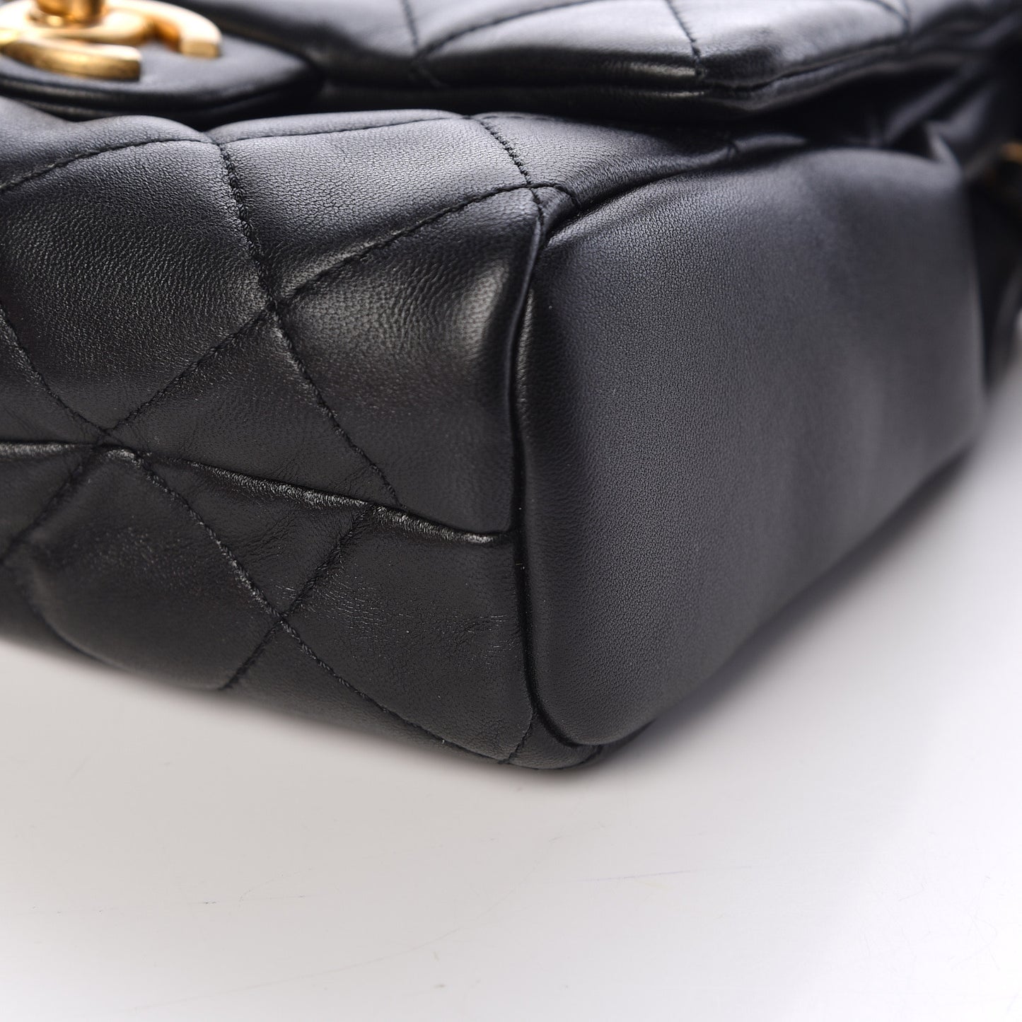 Lambskin Pearl Quilted Side Packs Black