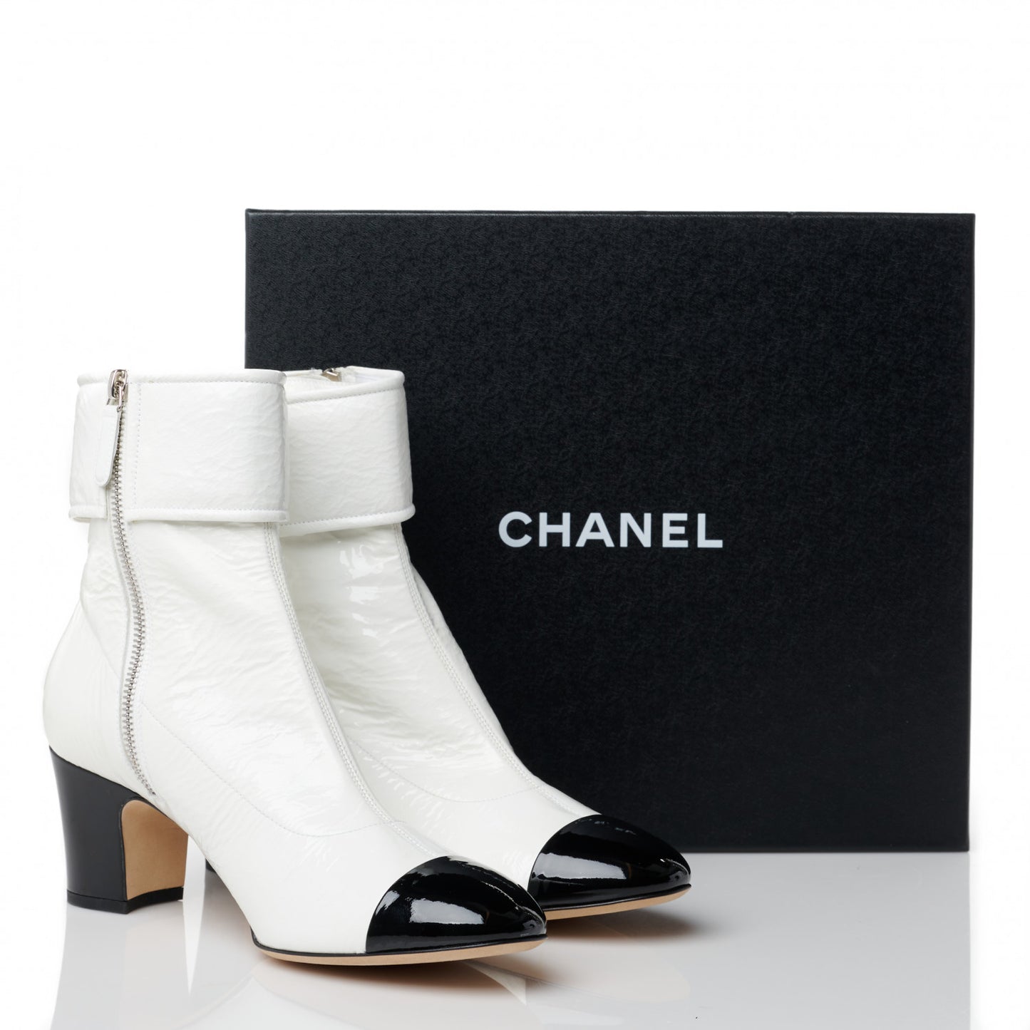 Crumpled Patent Lambskin Cap Toe CC Turnlock Ankle Boots 40 White Black