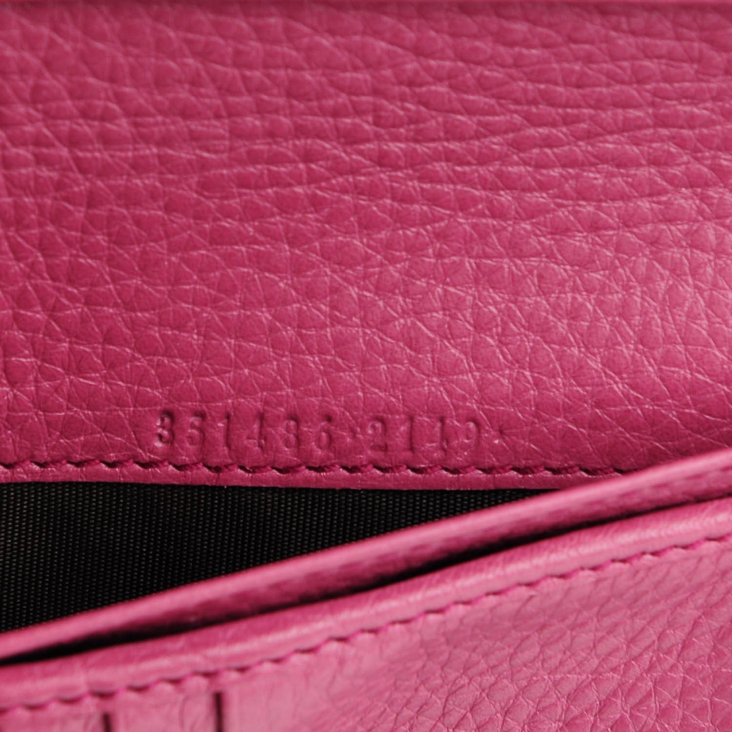 Pebbled Calfskin Medium Soho Zip Around Wallet Peonia Flower
