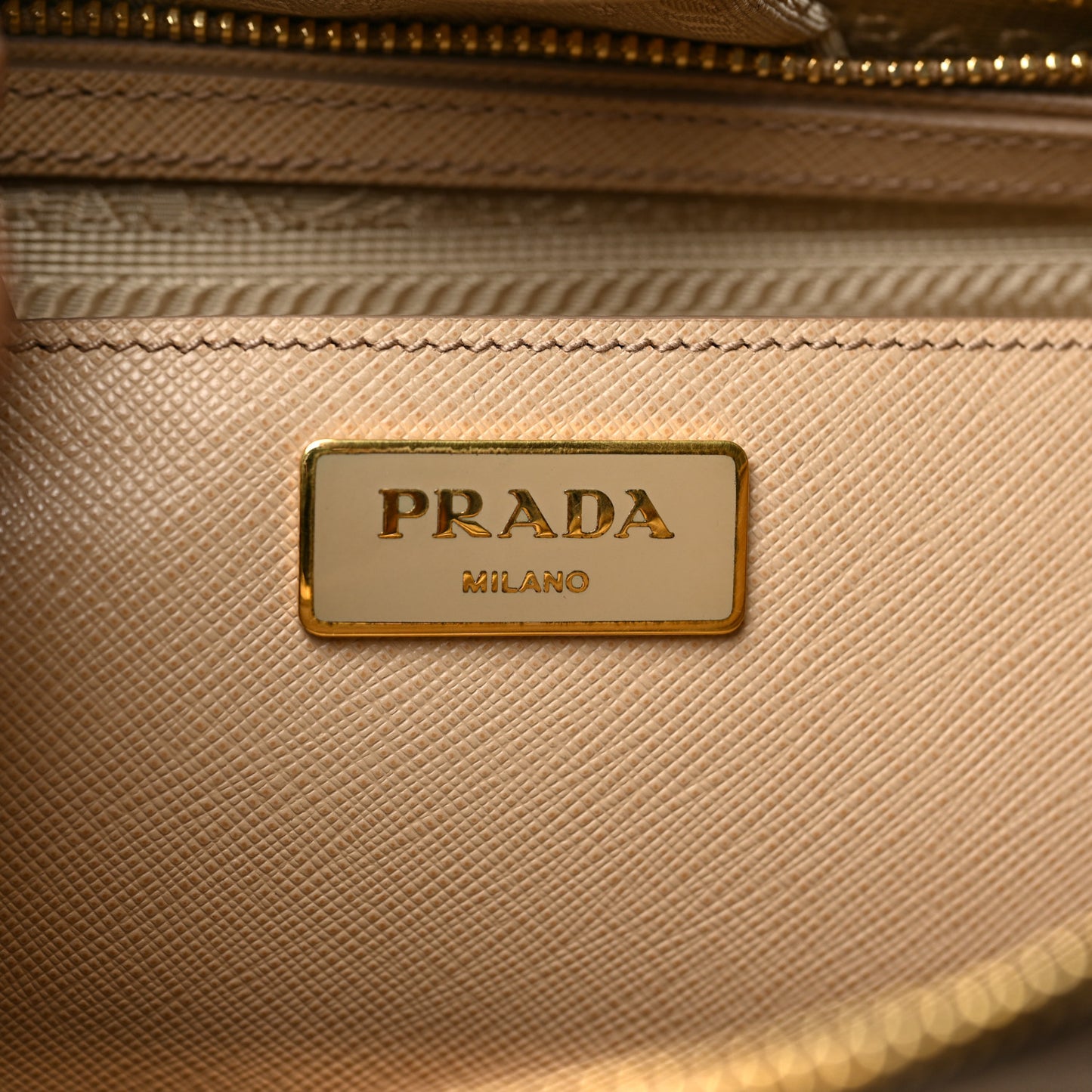 Saffiano Medium Galleria Double Zip Tote Sabbia