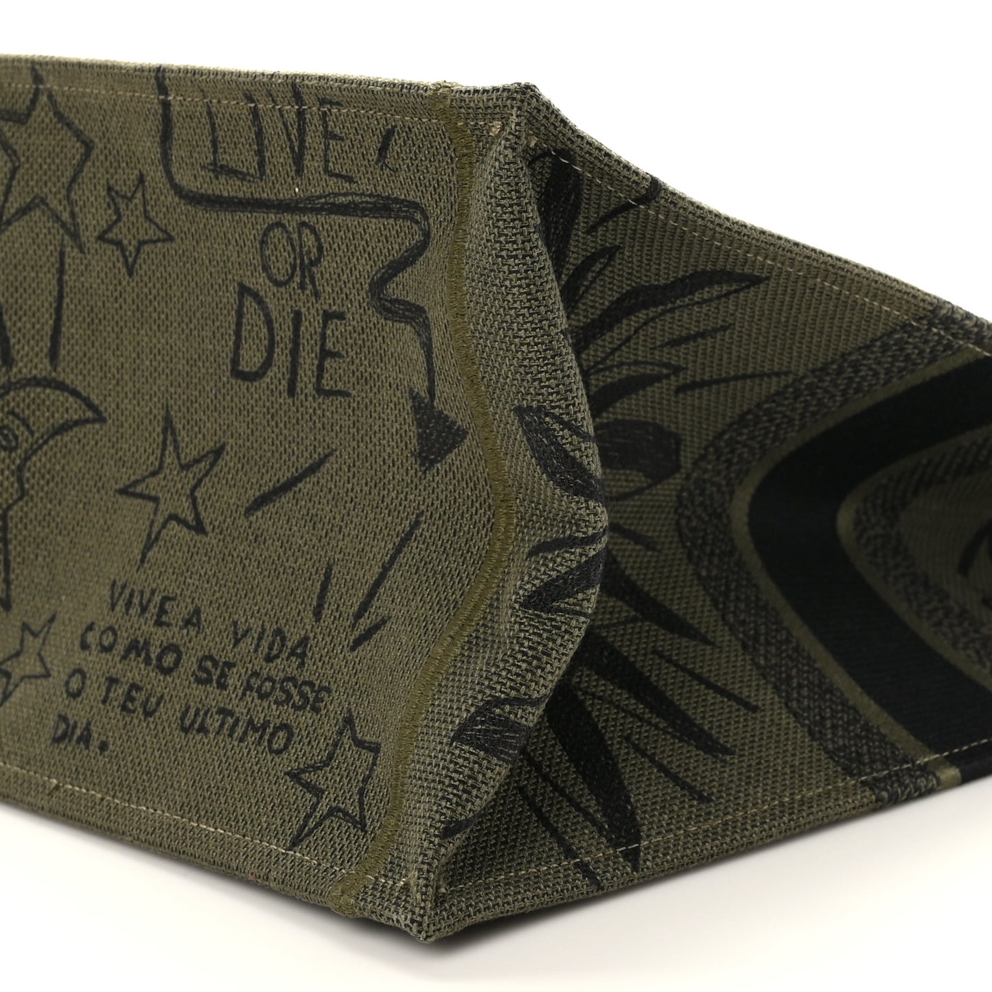 Canvas Embroidered Graffiti Book Tote Vert