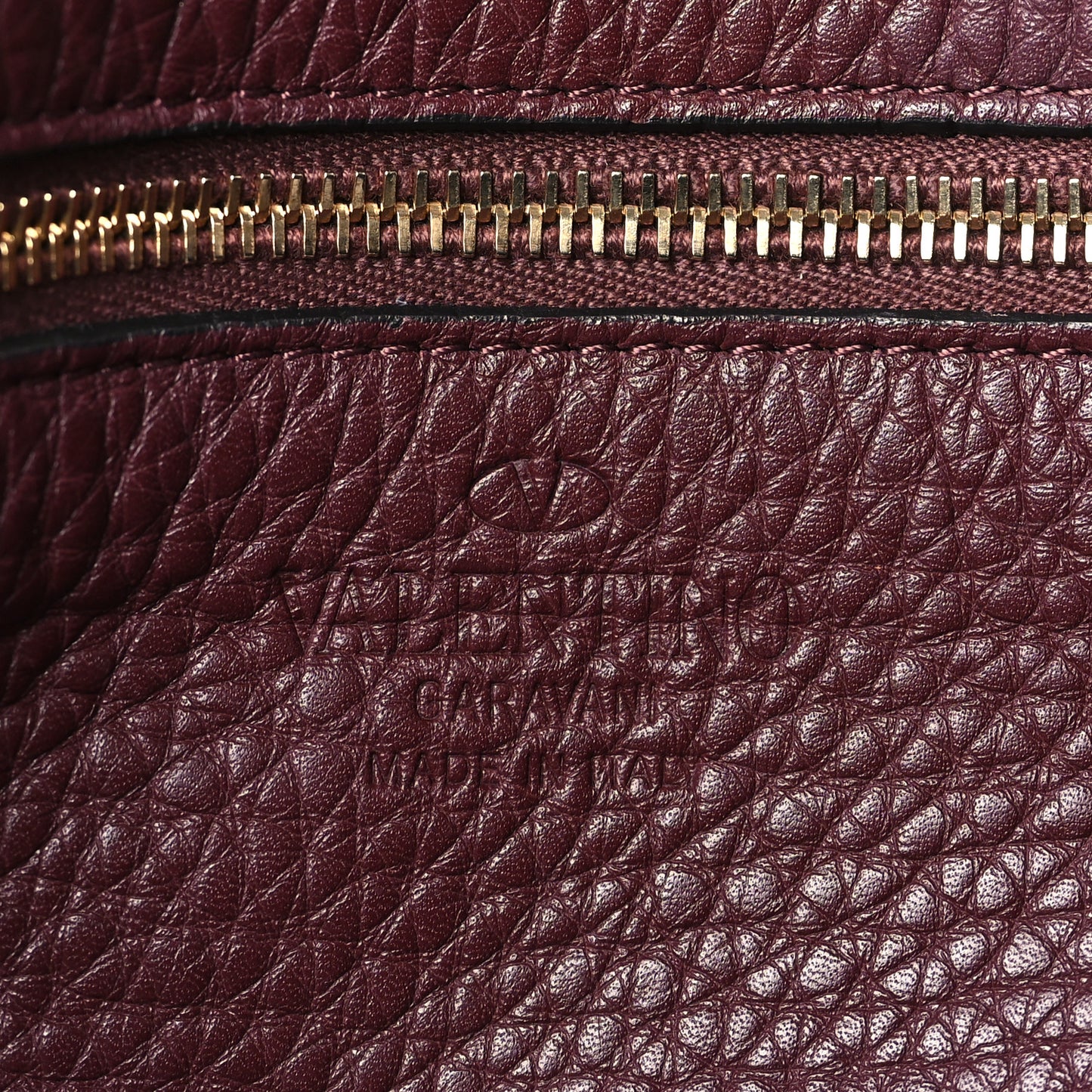 Pebbled Calfskin Medium Rockstud Tote Rubin
