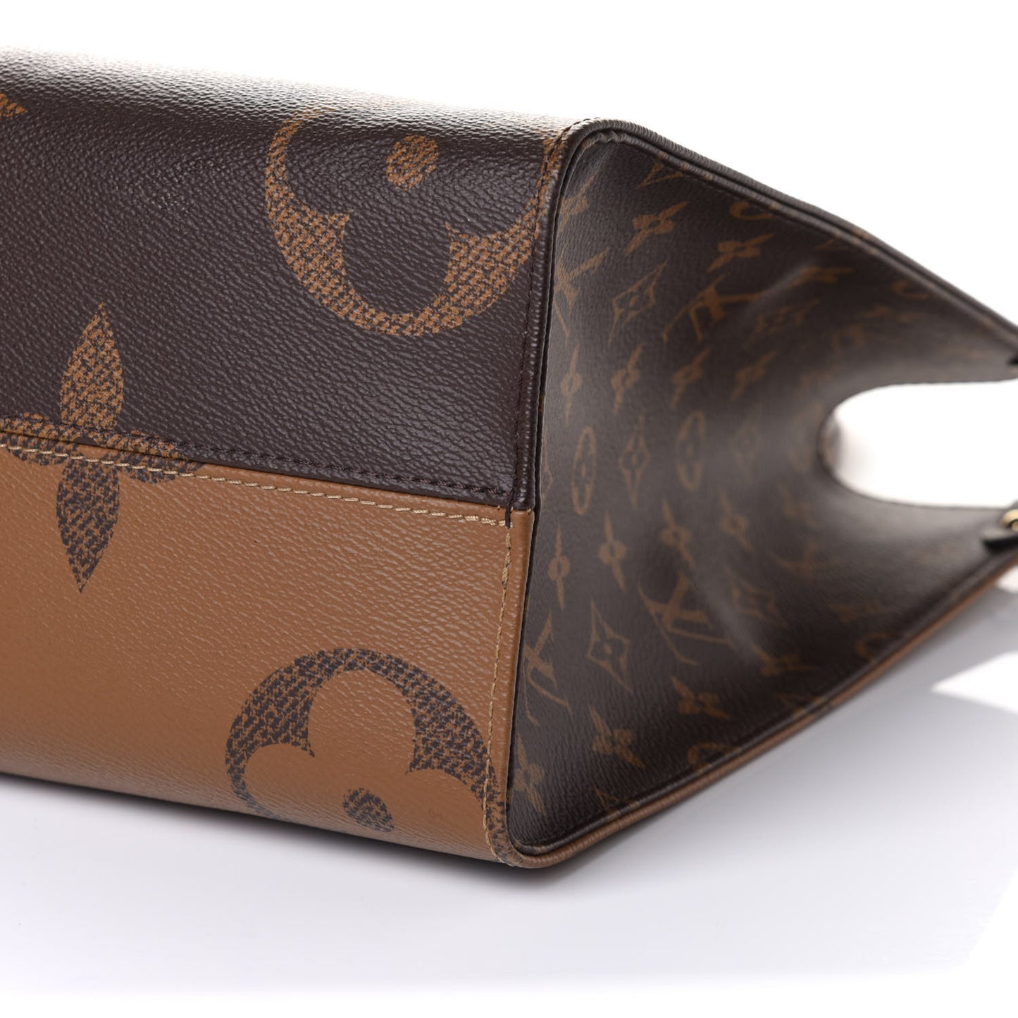 Reverse Monogram Giant Onthego MM