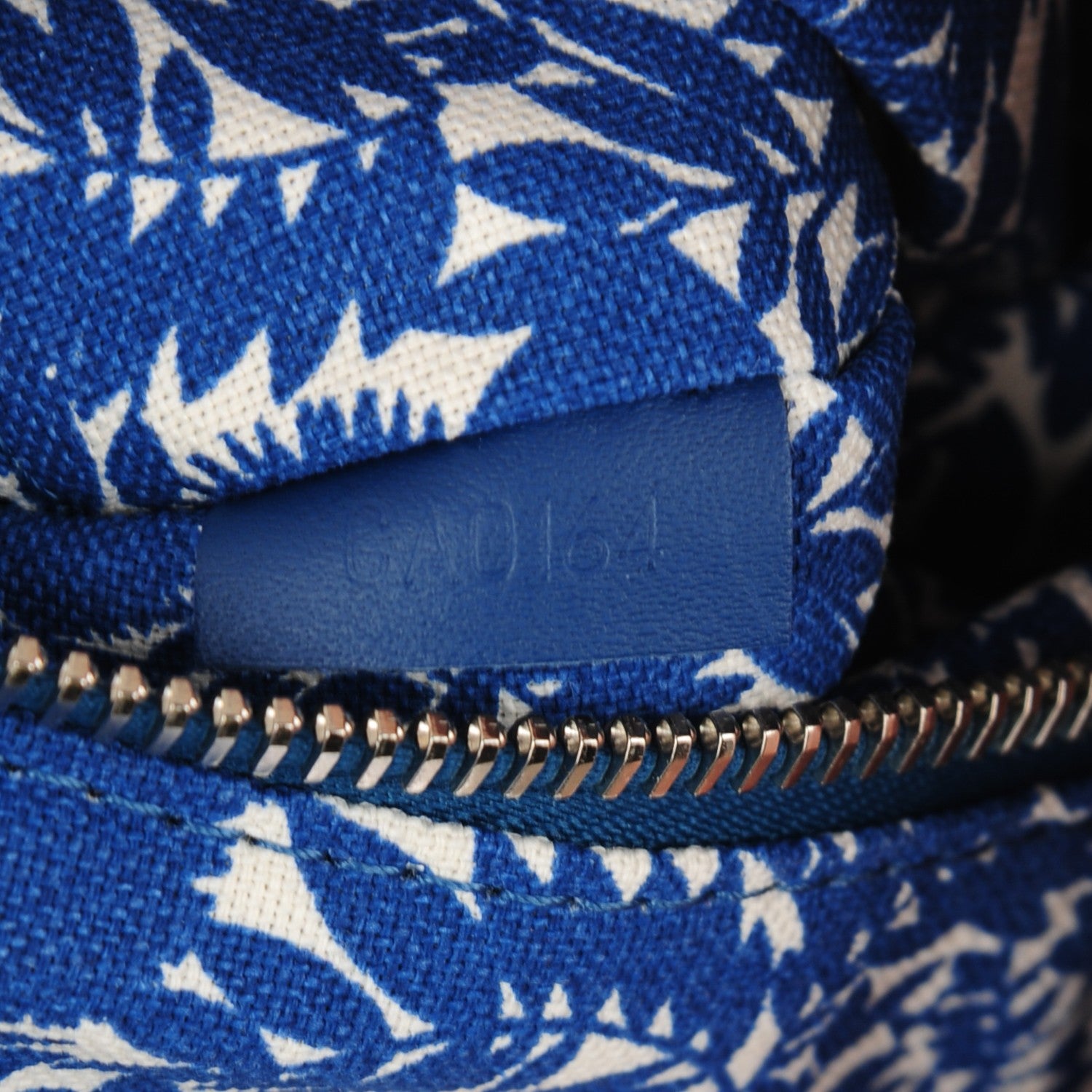 Louis Vuitton Toile Articles De Voyage Cabas MM Saphir 7 of 7