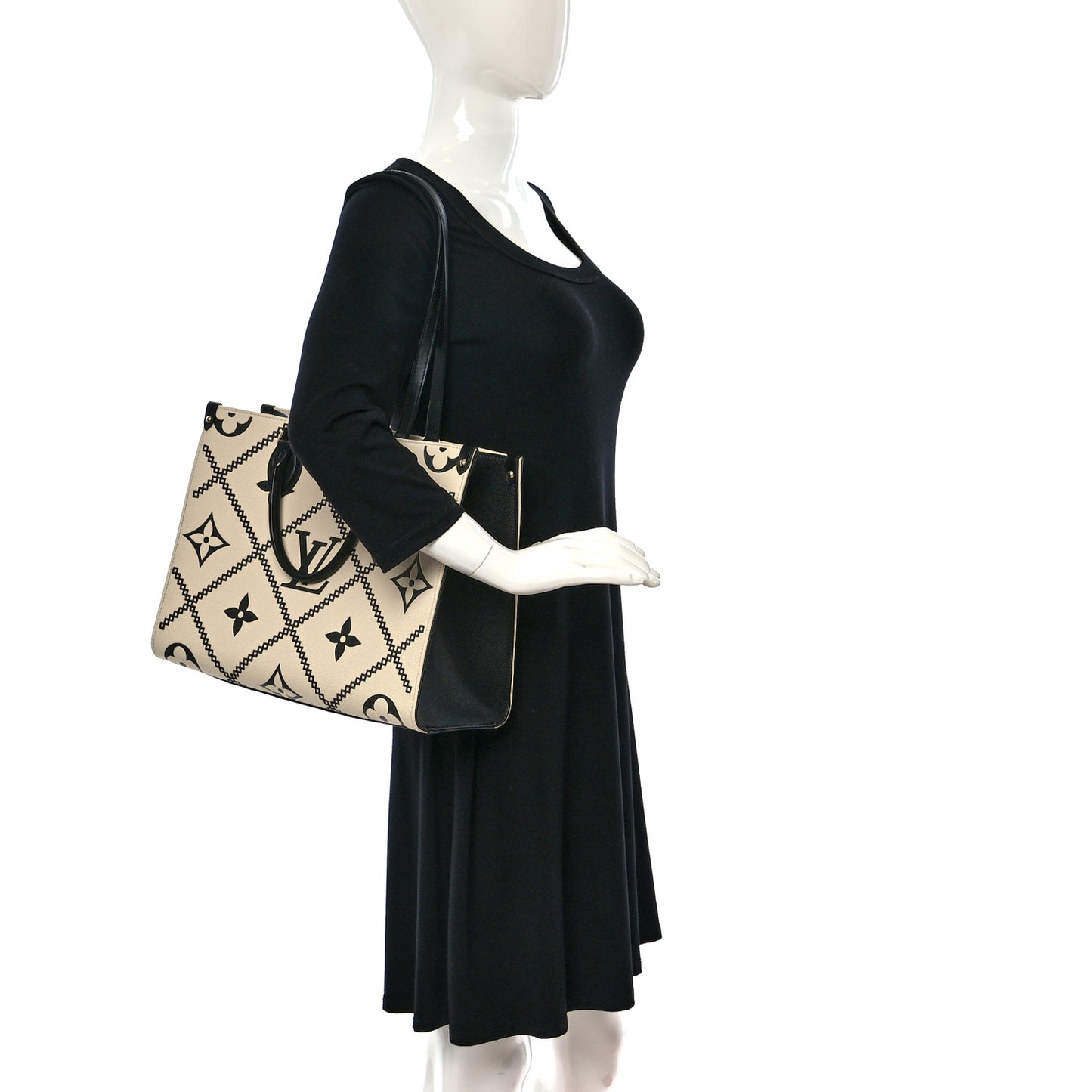 Empreinte Monogram Giant Broderies Onthego MM Cream Black
