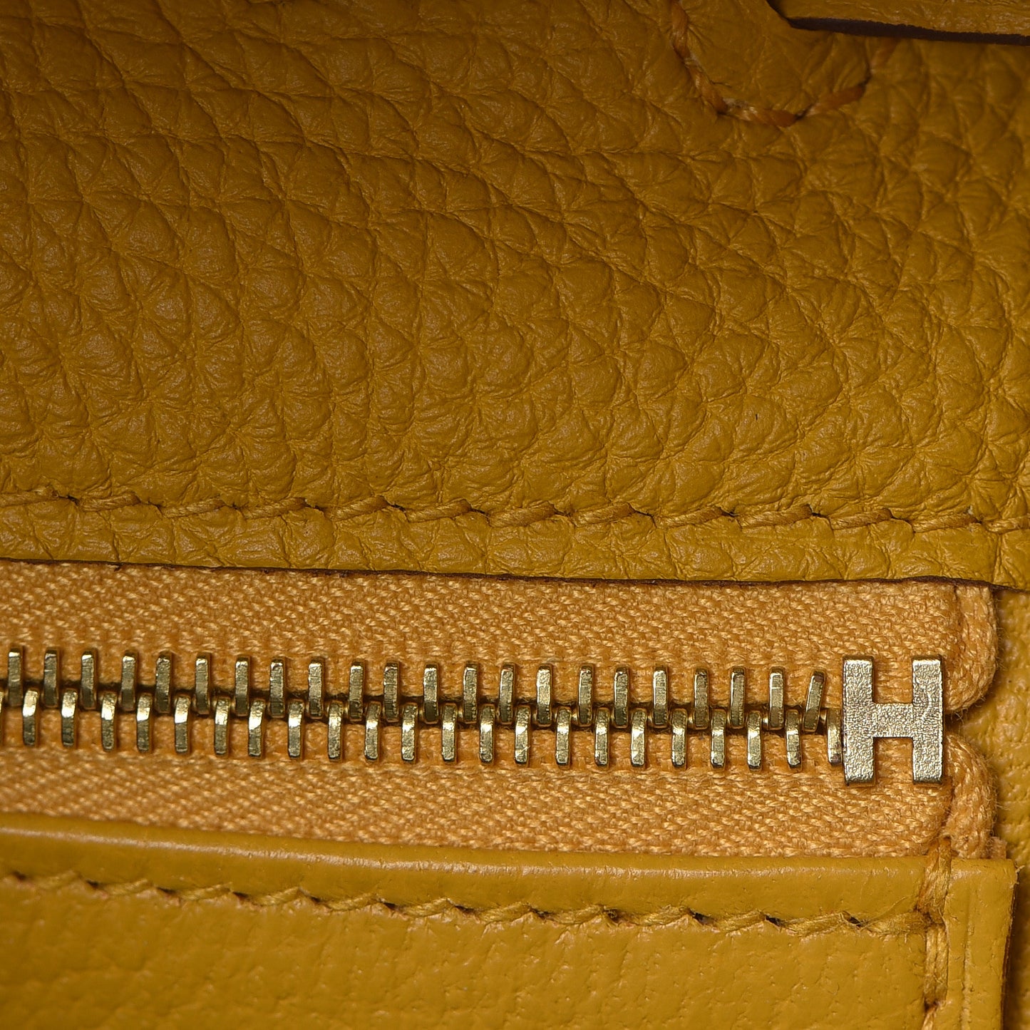 Togo Kelly Retourne 28 Jaune Ambre
