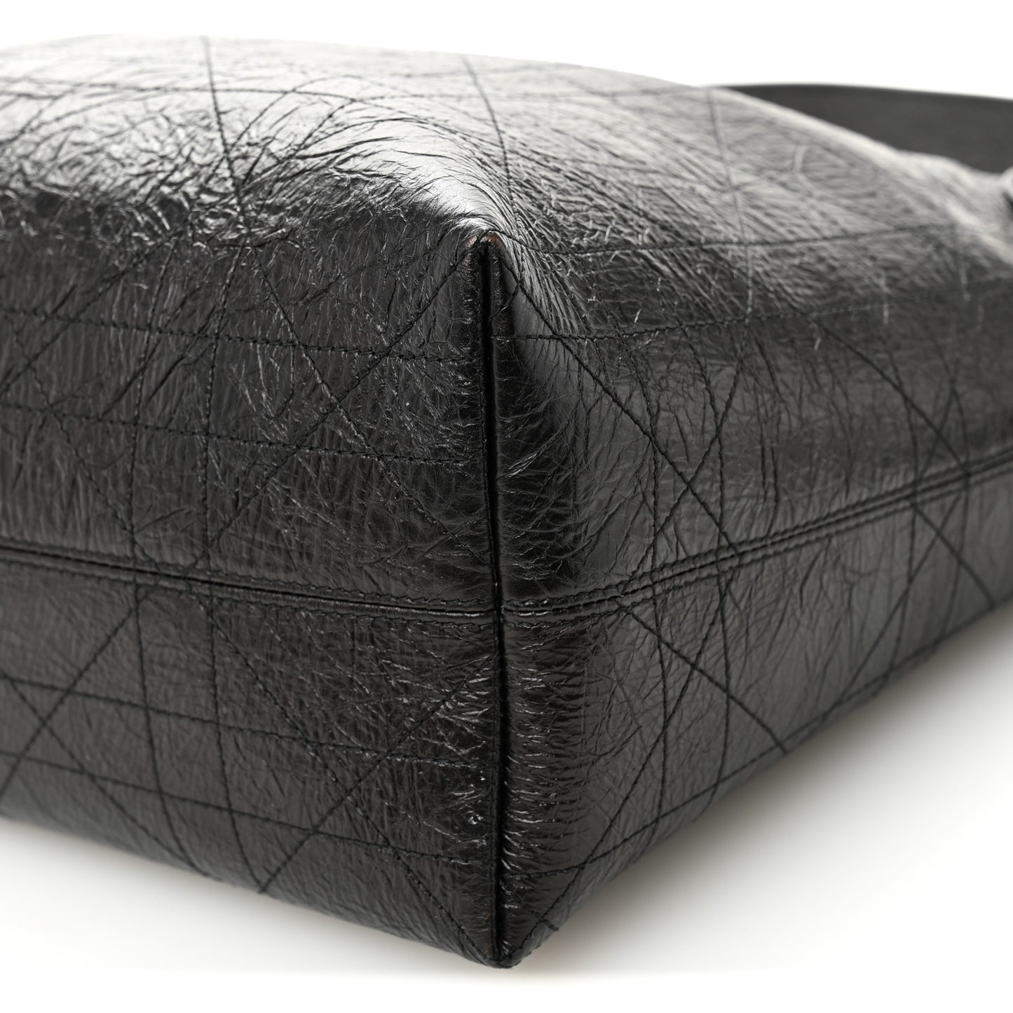 Crinkled Calfskin Macrocannage Large Voyage Bag Black