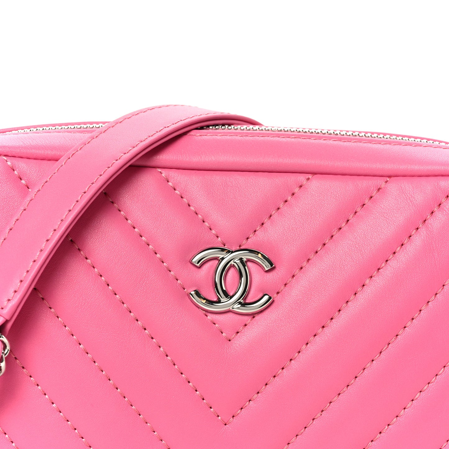Lambskin Chevron Quilted Small Promenade Camera Case Pink
