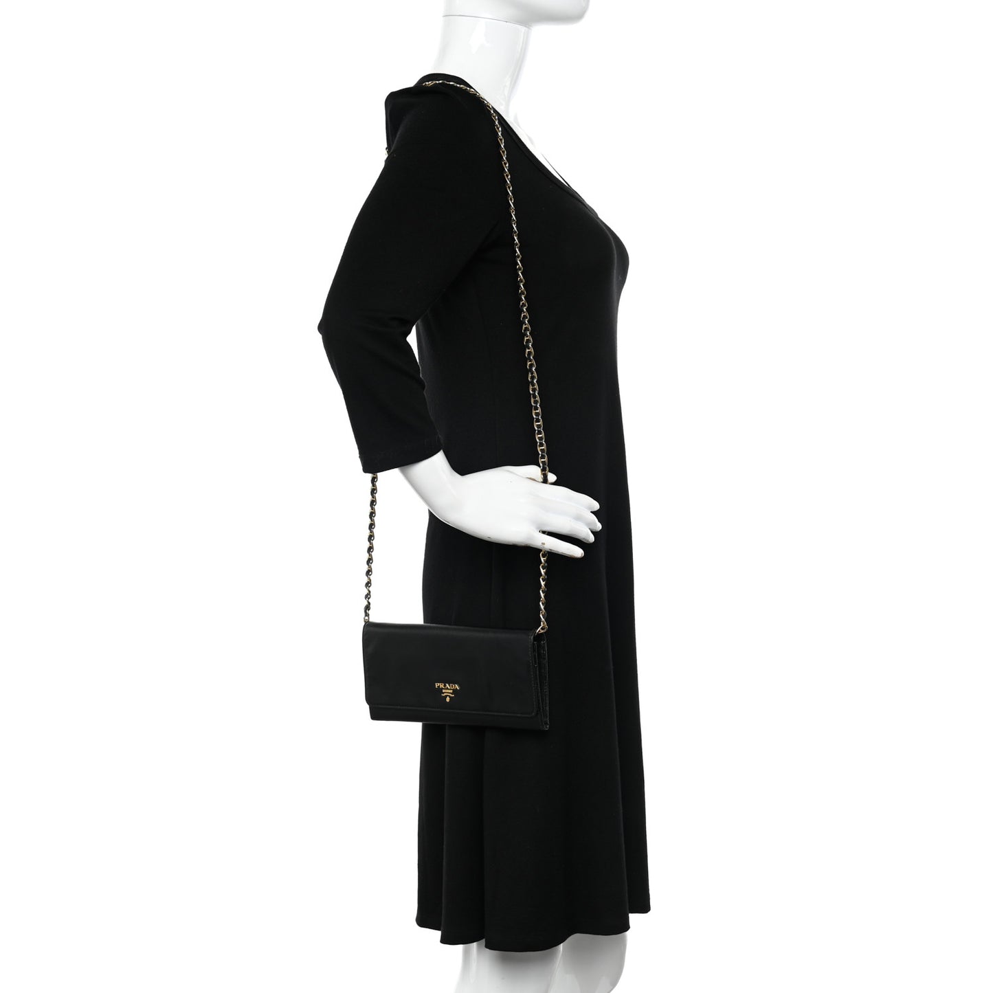 Saffiano Metal Oro Chain Wallet Black