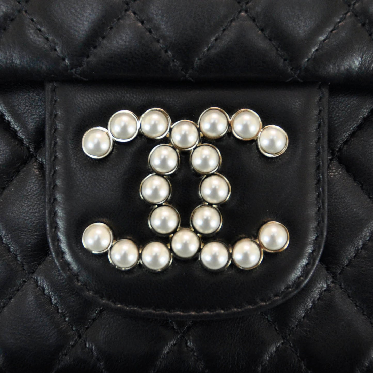 Lambskin Medium Westminster Pearl Flap Black