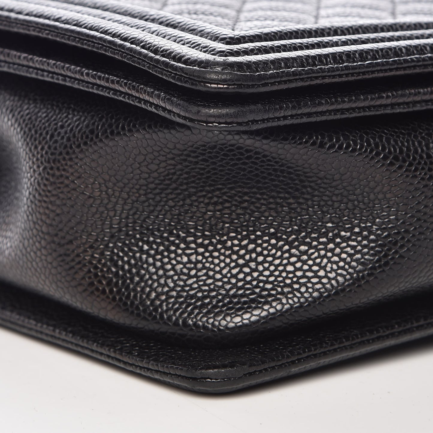 Caviar Quilted New Medium Boy Flap Black