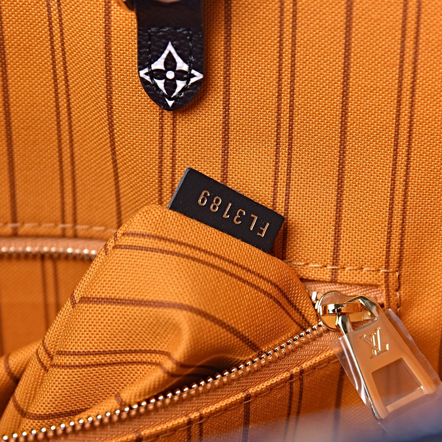 Louis Vuitton Monogram Giant Jungle Onthego GM Black 7 of 10