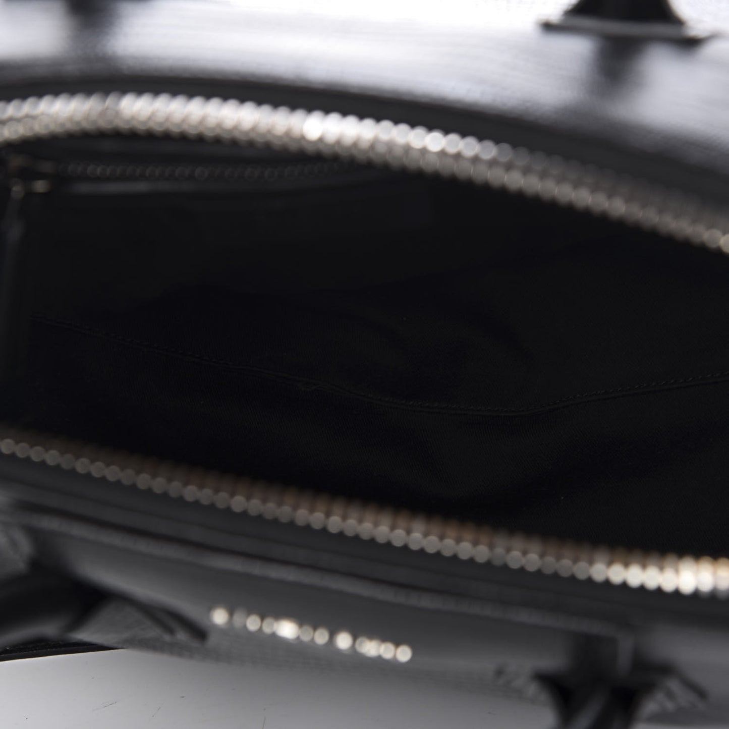 Calfskin Lizard Embossed Medium Antigona Black