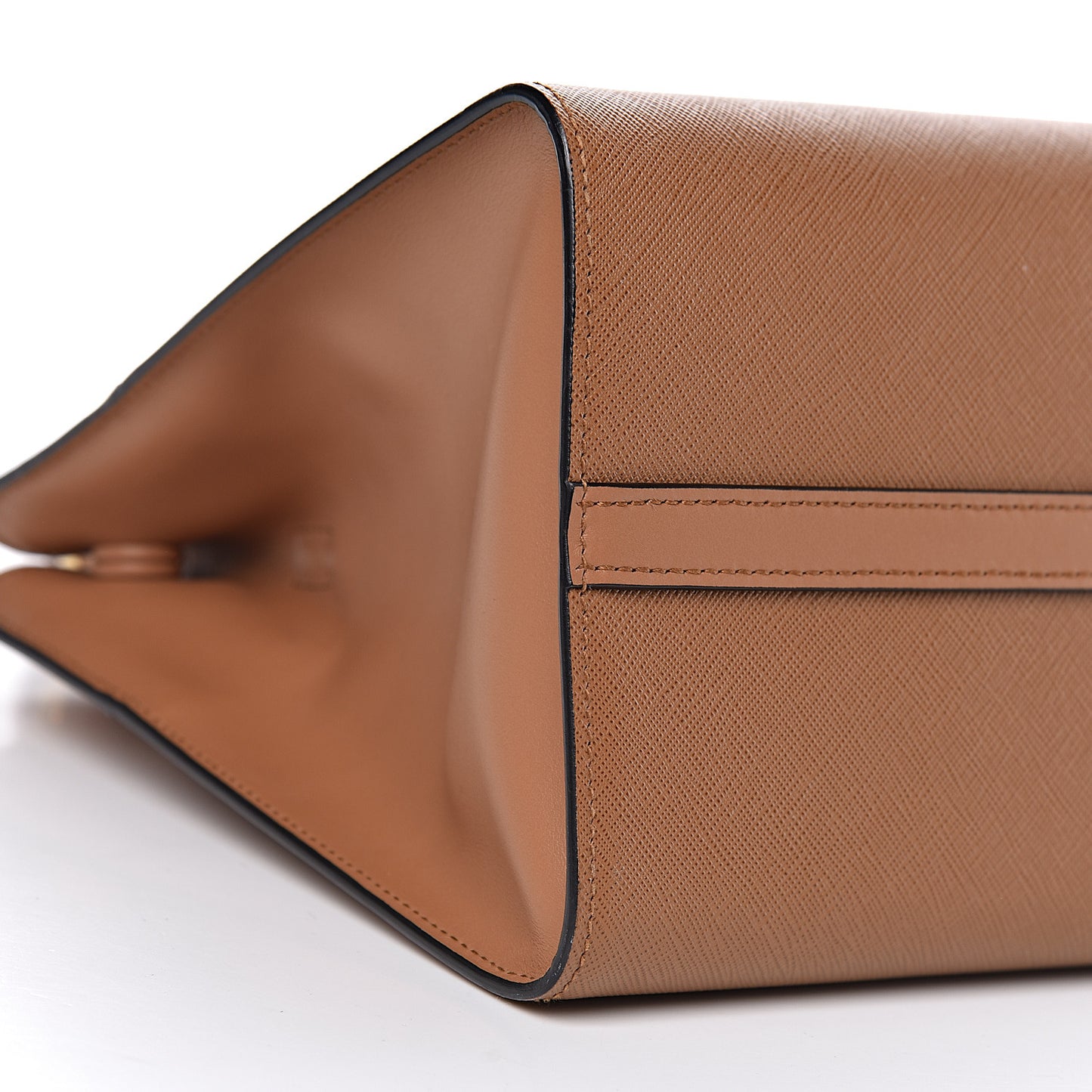 Saffiano City Calf Medium Esplanade Tote Caramel