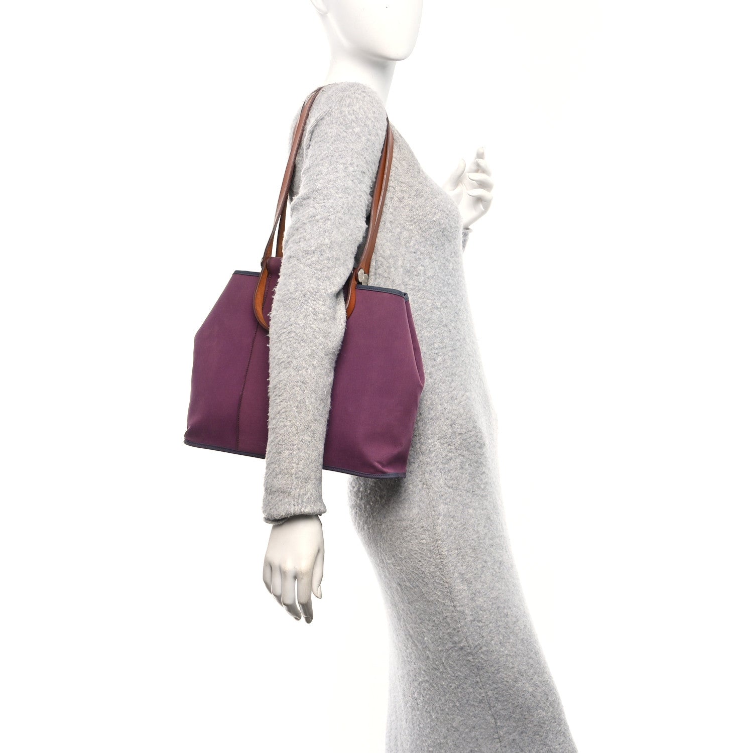 Hermes Toile Cabag 32 Cassis 2 of 11