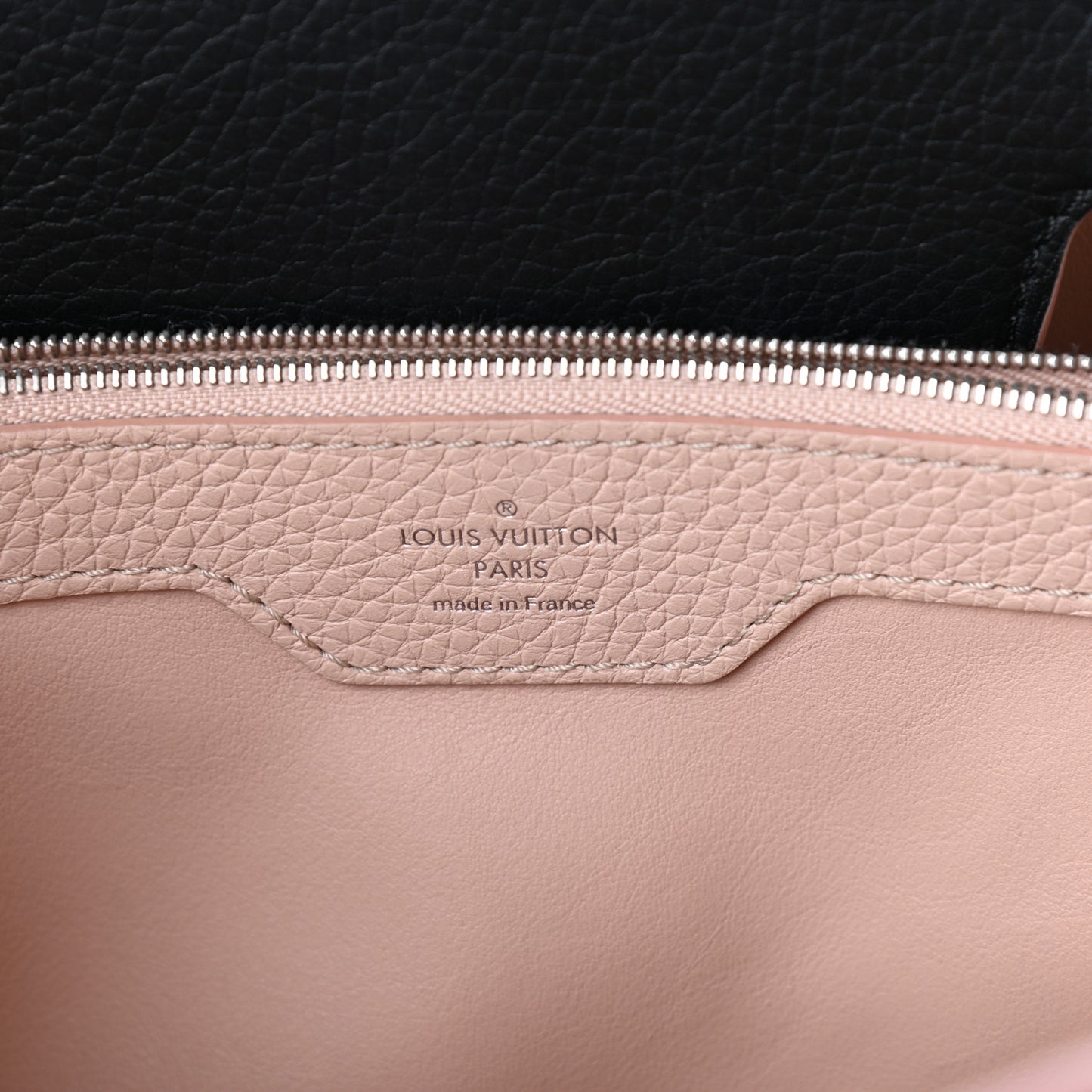 Taurillon Capucines MM Black Petale