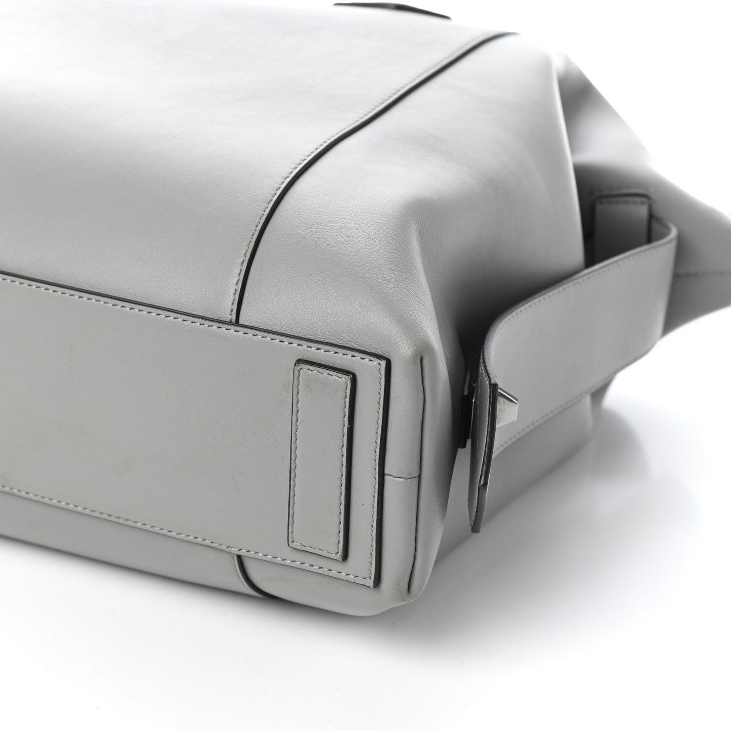 Soft Calfskin Medium Soft Antigona Pearl Grey