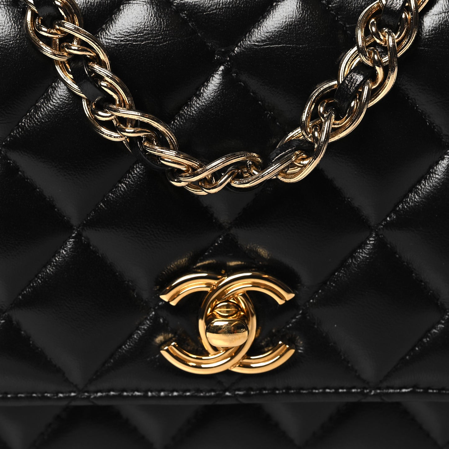 Shiny Lambskin Quilted Golden Links Wallet On Chain WOC Black