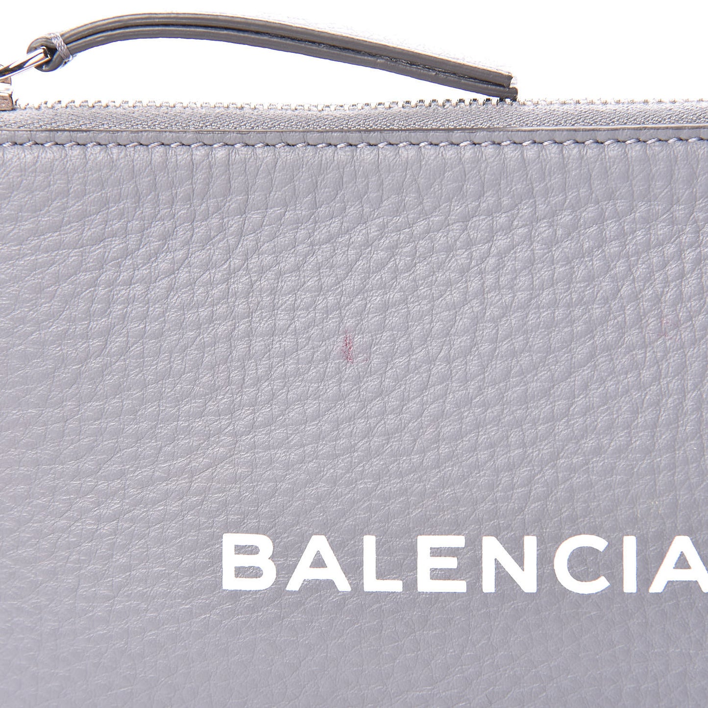 Calfskin Logo Medium Everyday Pouch Gris Perle Fonce White