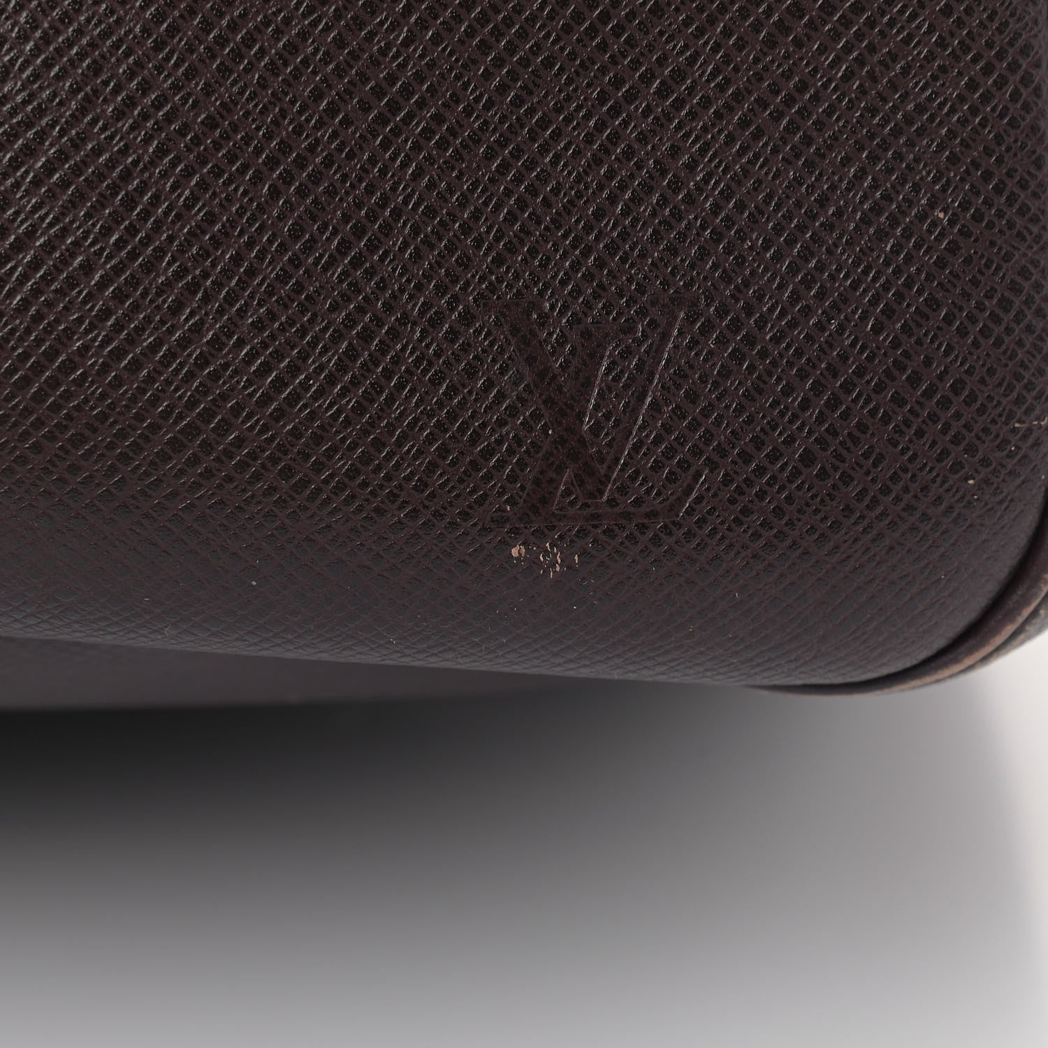 Louis Vuitton Taiga Kendall PM Acajou 21 of 31