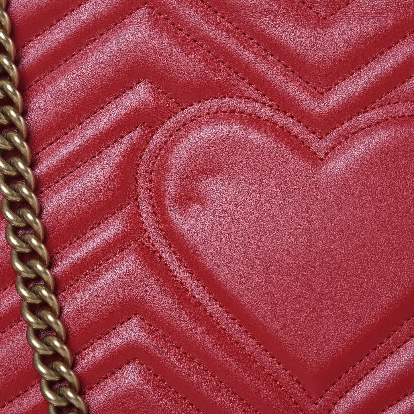 Calfskin Matelasse Large GG Marmont Shoulder Bag Hibiscus Red