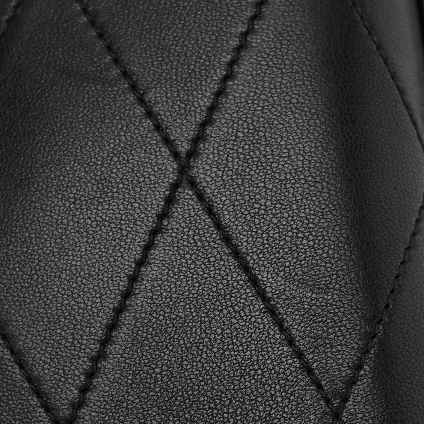 Lambskin Quilted Le Maillon Chain Strap Crossbody Black