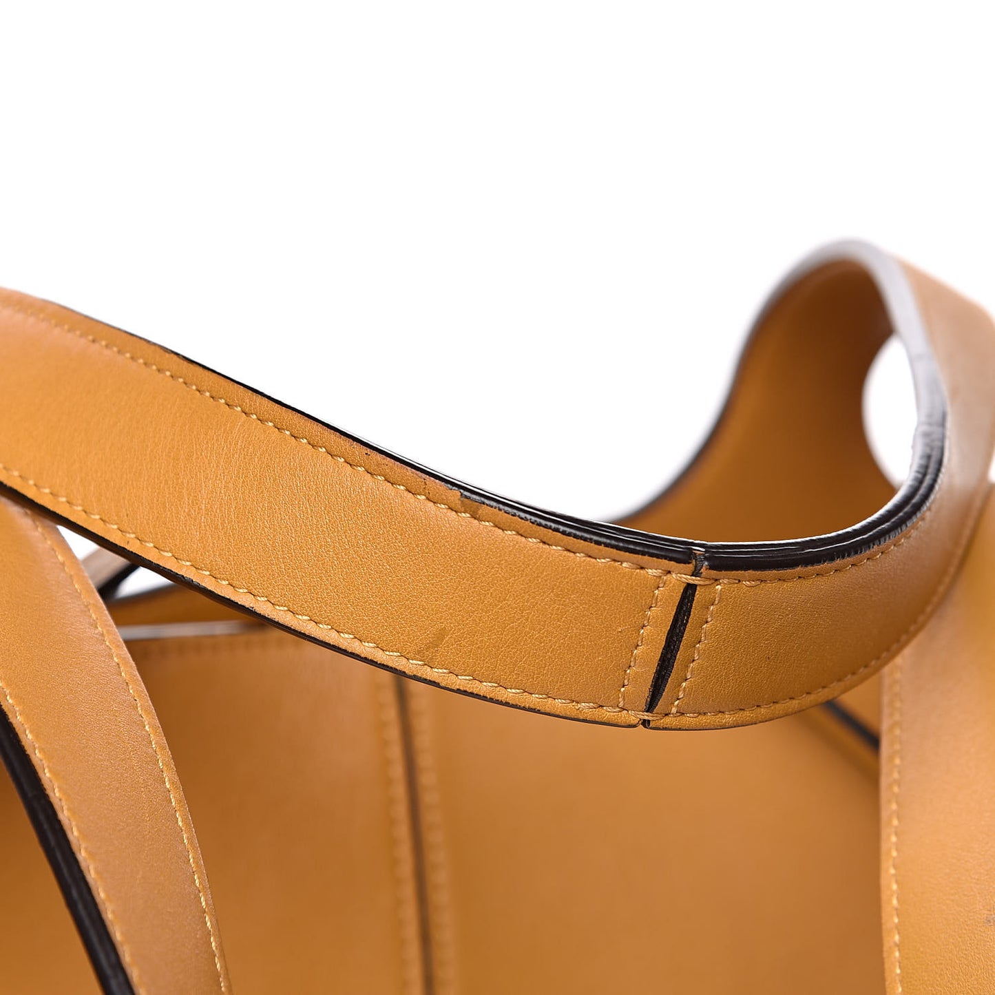 Supple Natural Calfskin Medium Tri-Fold Bag Blonde