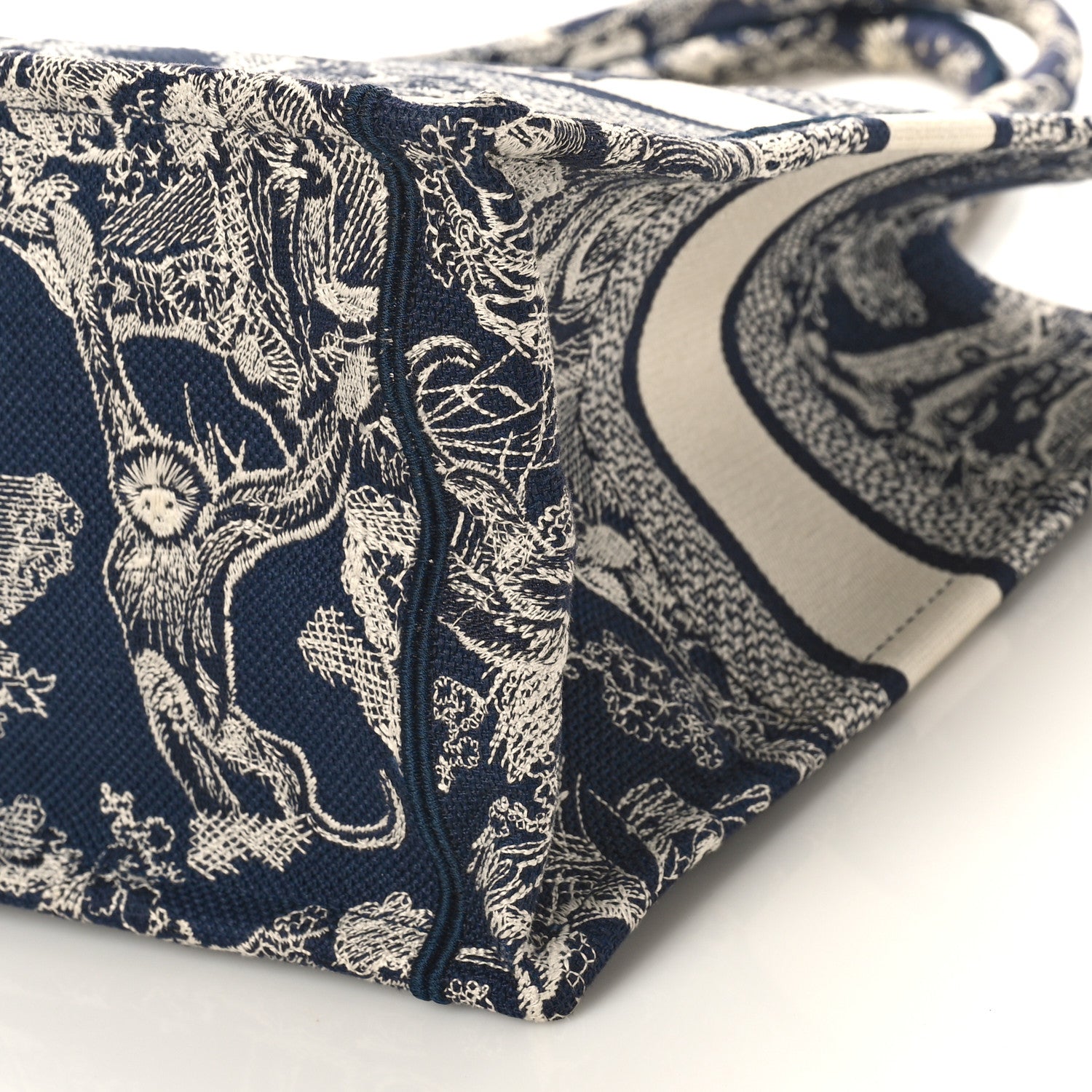 Christian Dior Canvas Embroidered Medium Dioriviera Toile De Jouy Reverse Book Tote Blue 8 of 9