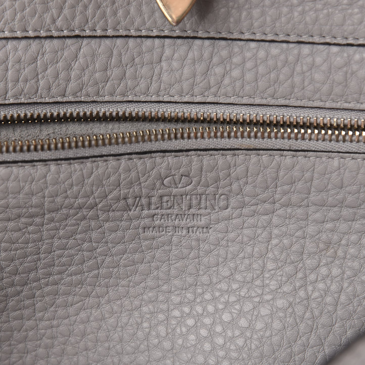 Pebbled Calfskin Medium Rockstud Tote Pastel Grey