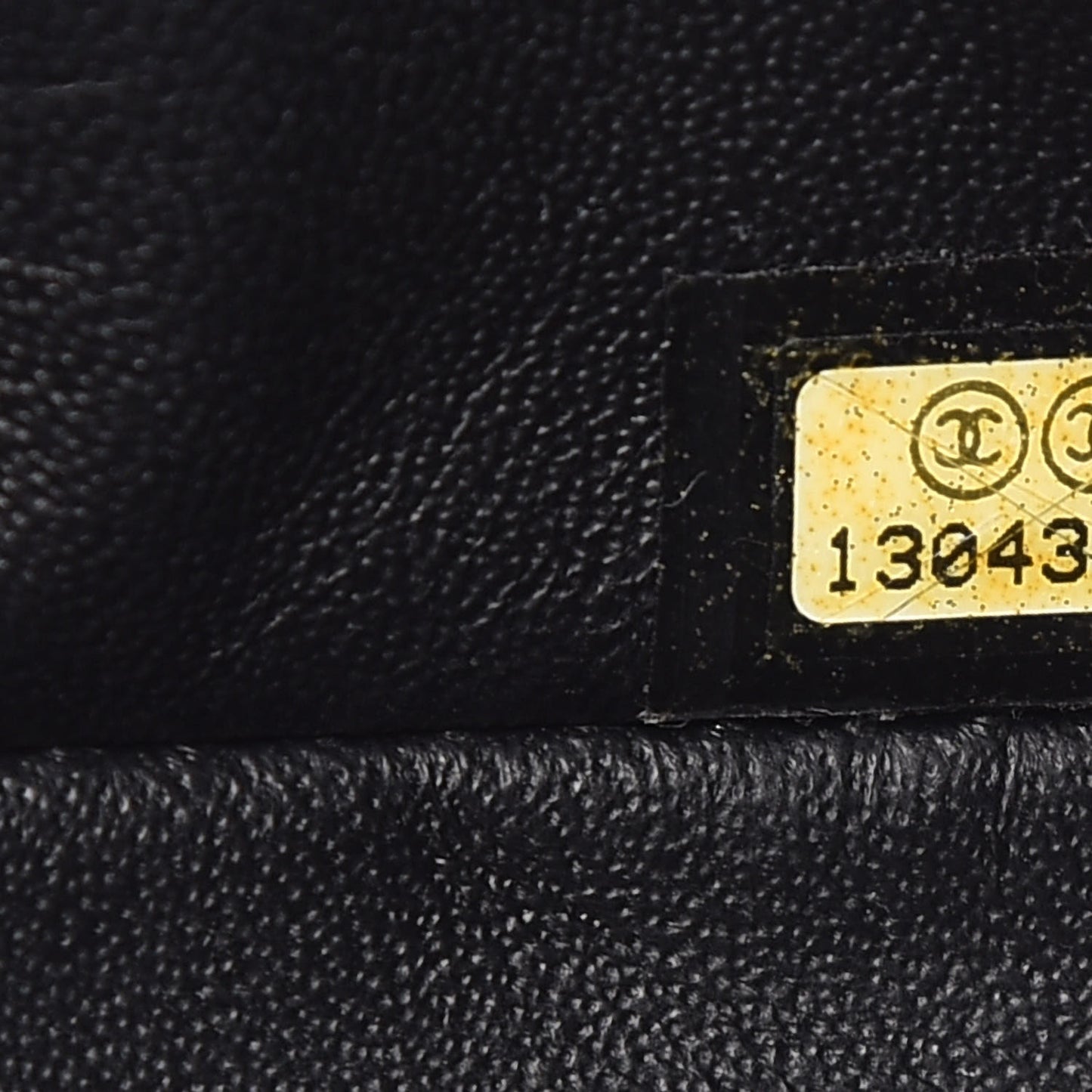 Caviar Quilted East West Flap Black