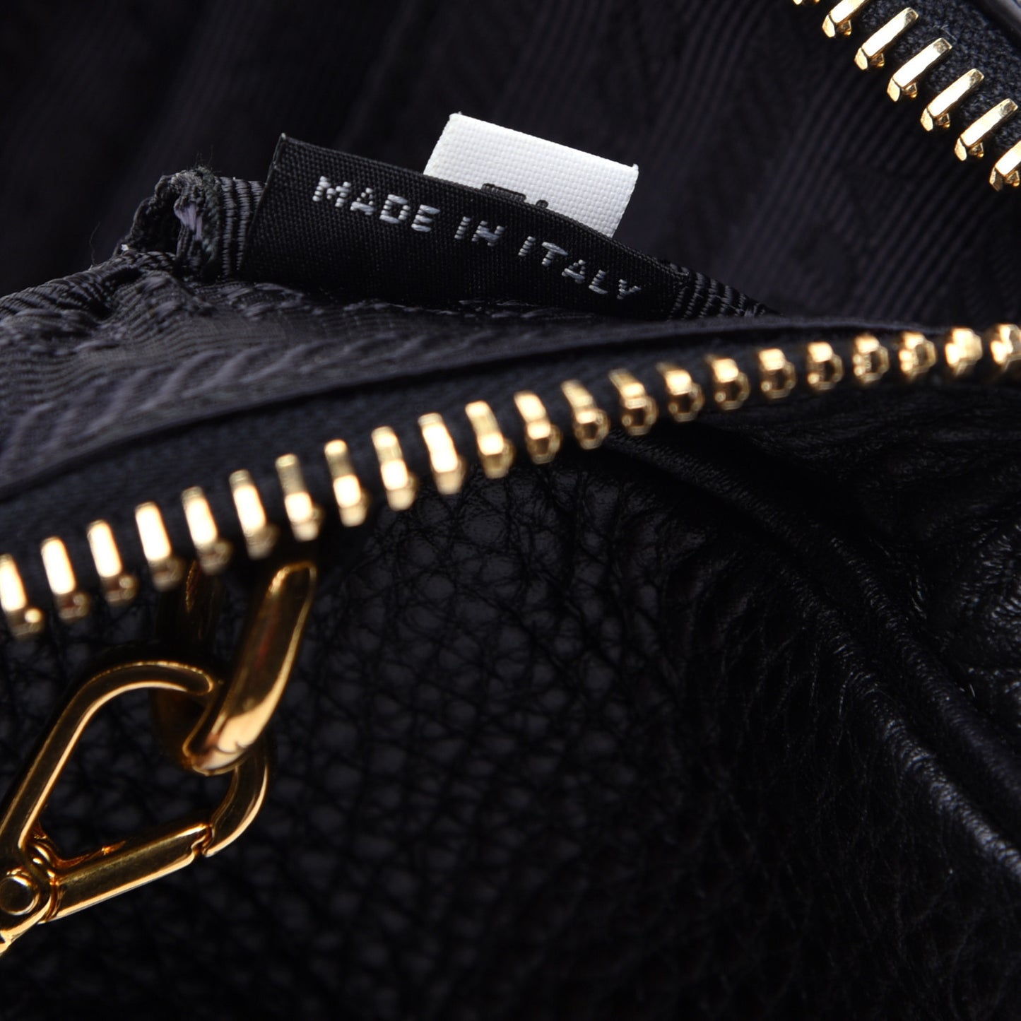 Vitello Daino Mini Camera Crossbody Black