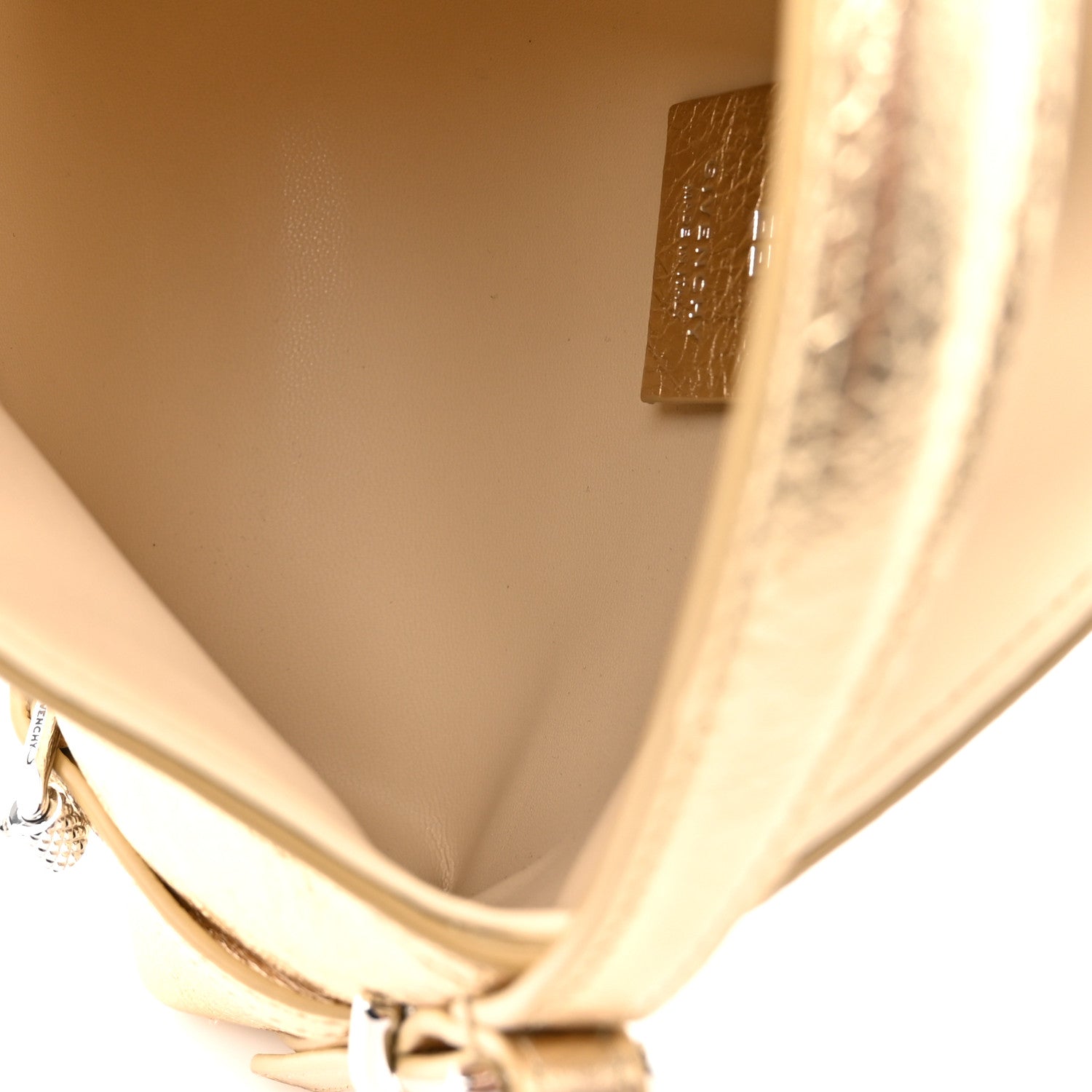 GIVENCHY　ジバンシー　プルート　ゴールドバック　キラキラ　金 Facet clutch in mirror effect leather - golden in - golden