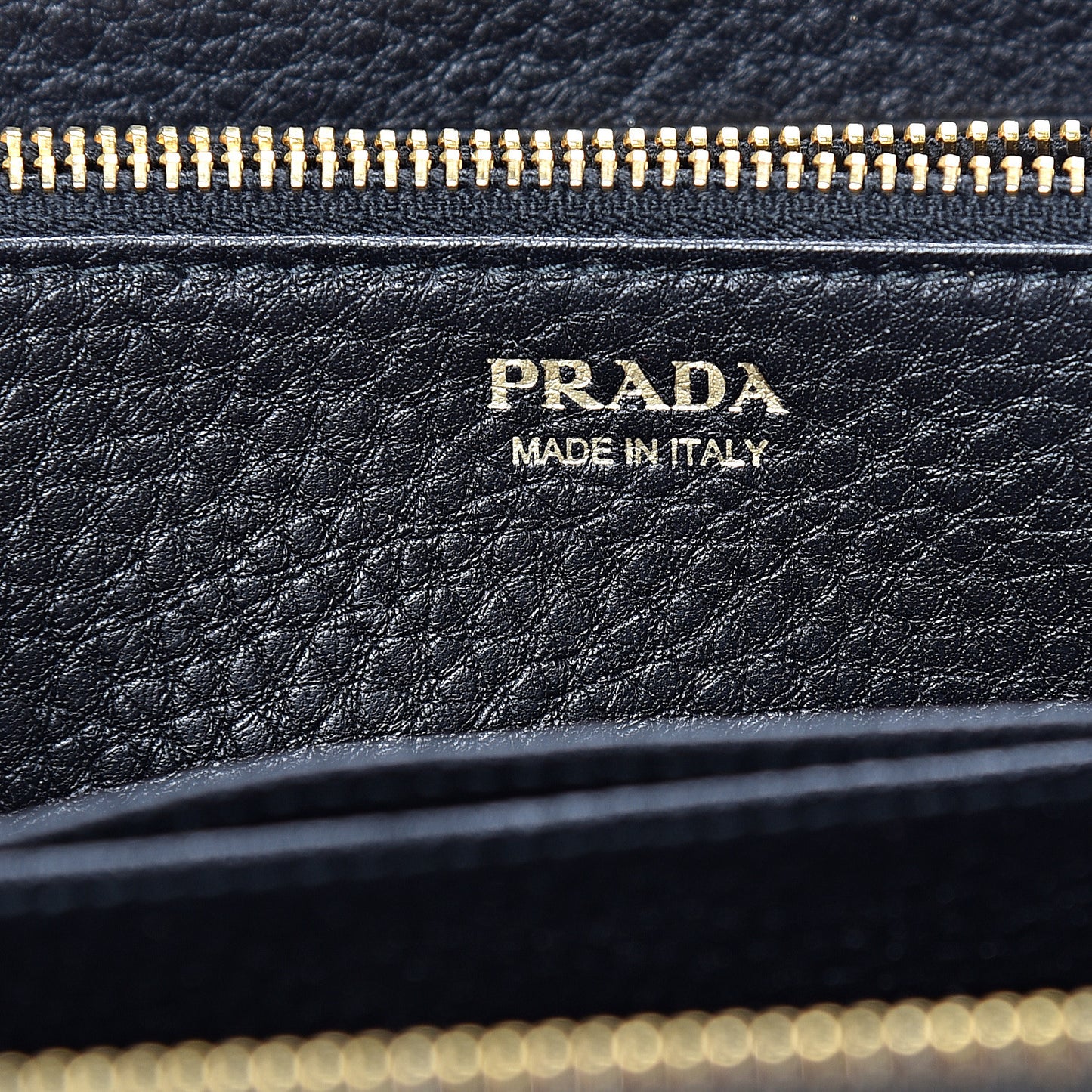 Vitello Daino Zip Around Wallet Black