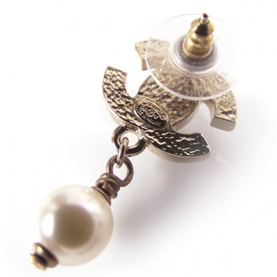 Chanel Pearl CC Logo Earrings 4 of 5