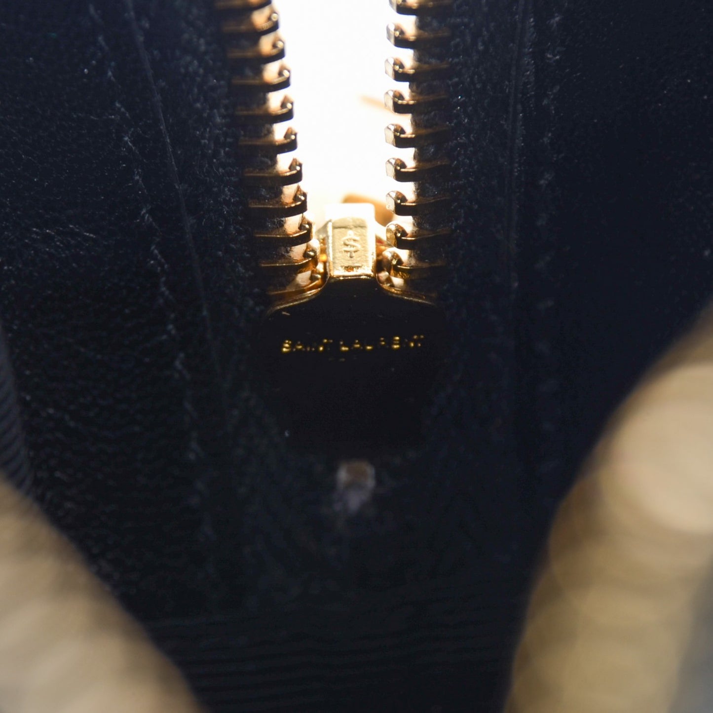 Grain De Poudre Medium Classic Monogram Camera Bag Black