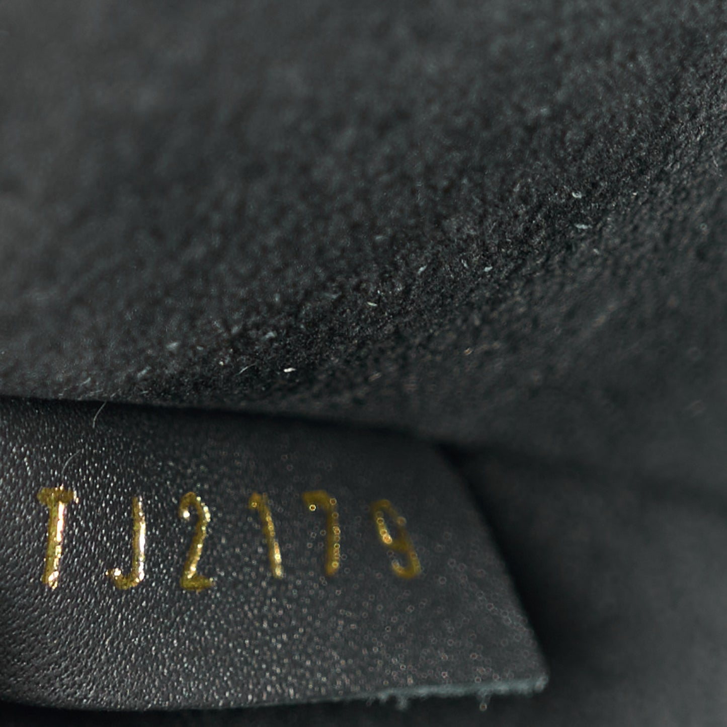 Calfskin New Wave Zipped Pochette Black