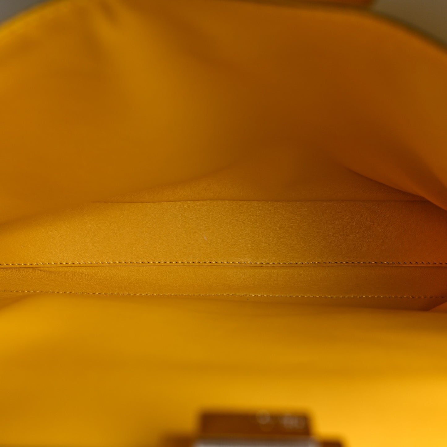 Vitello Morgan Shiny Nappa Medium Peekaboo Iconic Satchel Polvere Sunflower