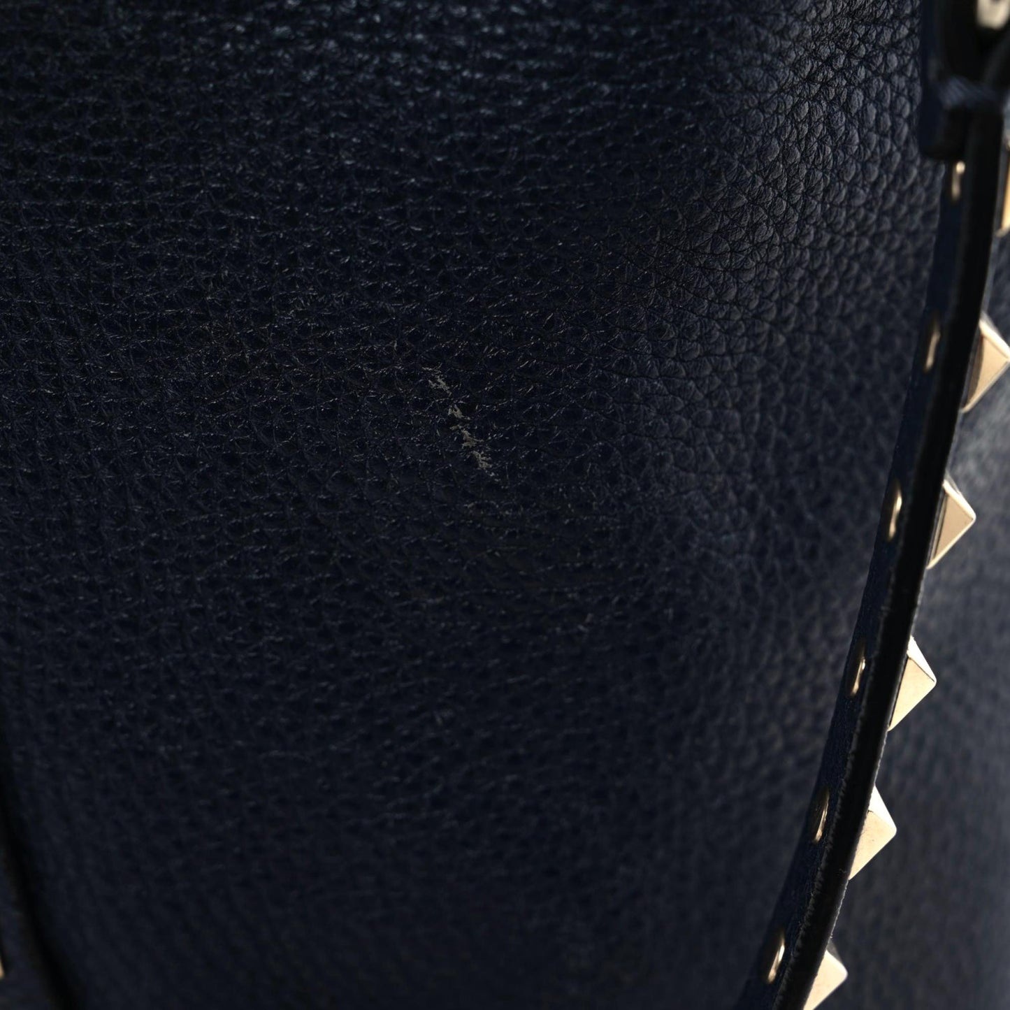 Pebbled Calfskin Medium Rockstud Tote Marine