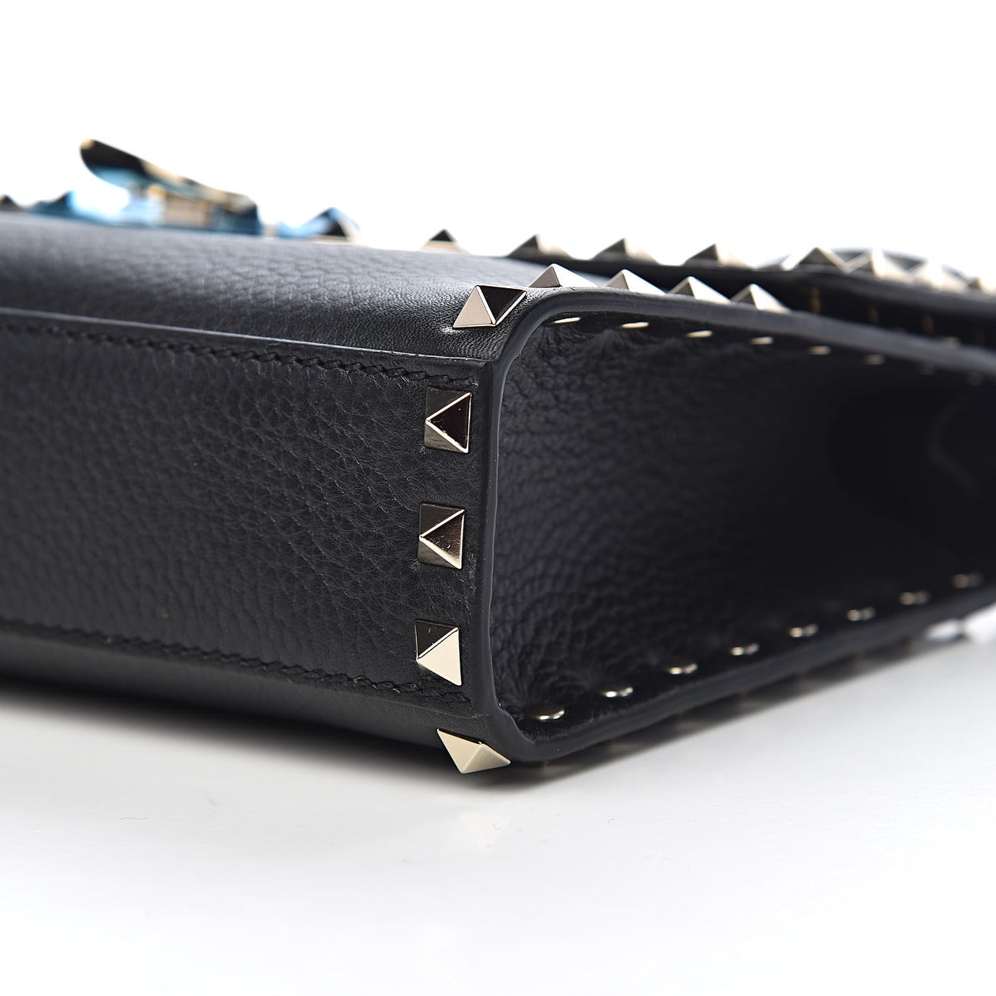 Pebbled Calfskin Medium Rockstud Flip Lock Crossbody Bag Black