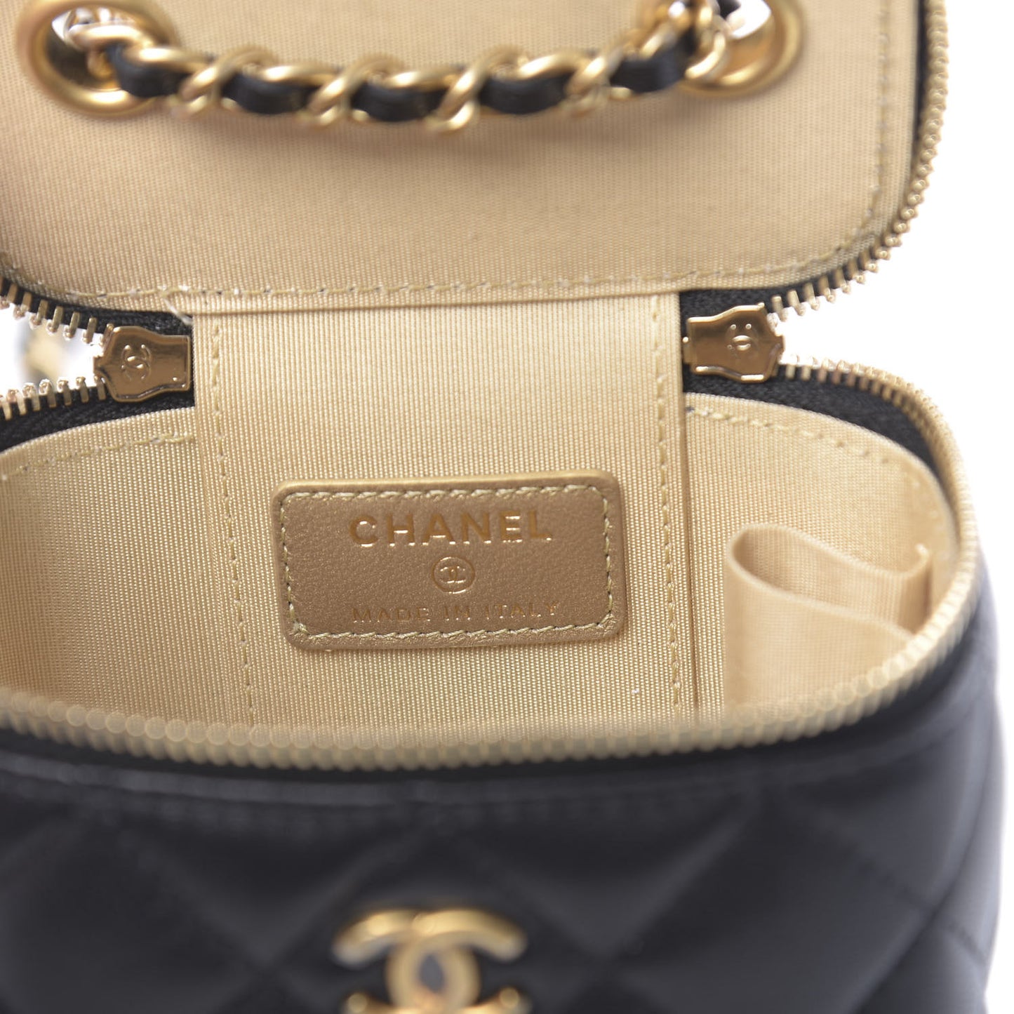 Lambskin Quilted Mini Pearl Crush Vanity Case With Chain Black
