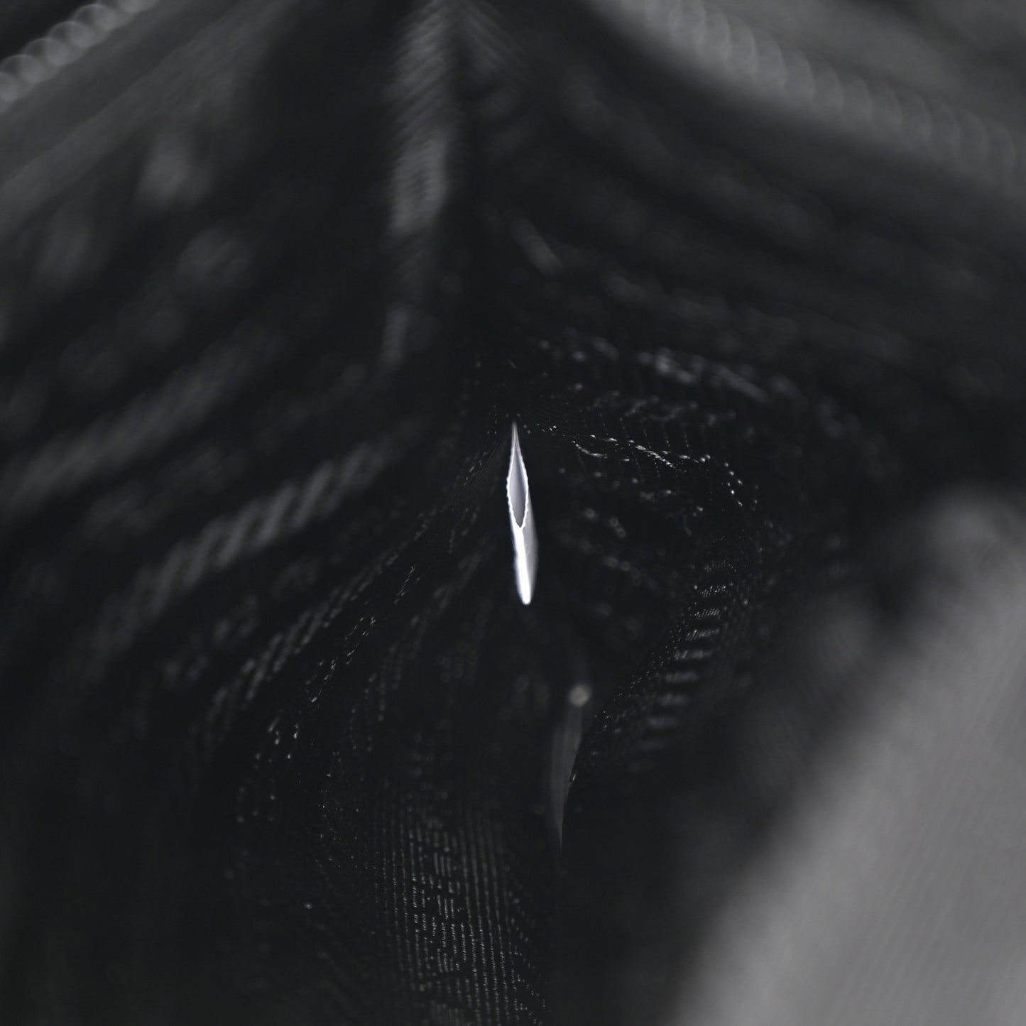 Re-Nylon Vela Pouch Black