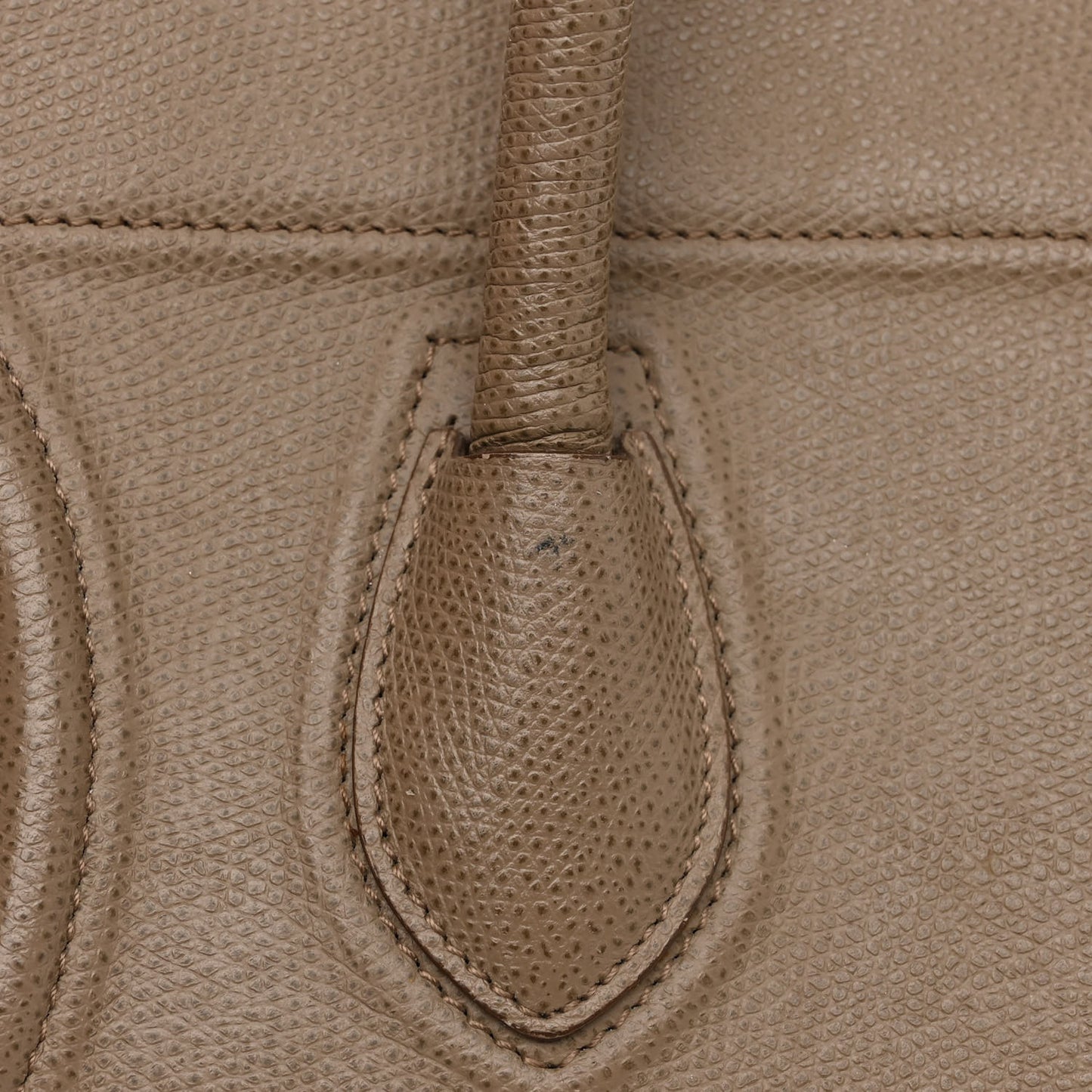 Grained Calfskin Medium Phantom Luggage Taupe