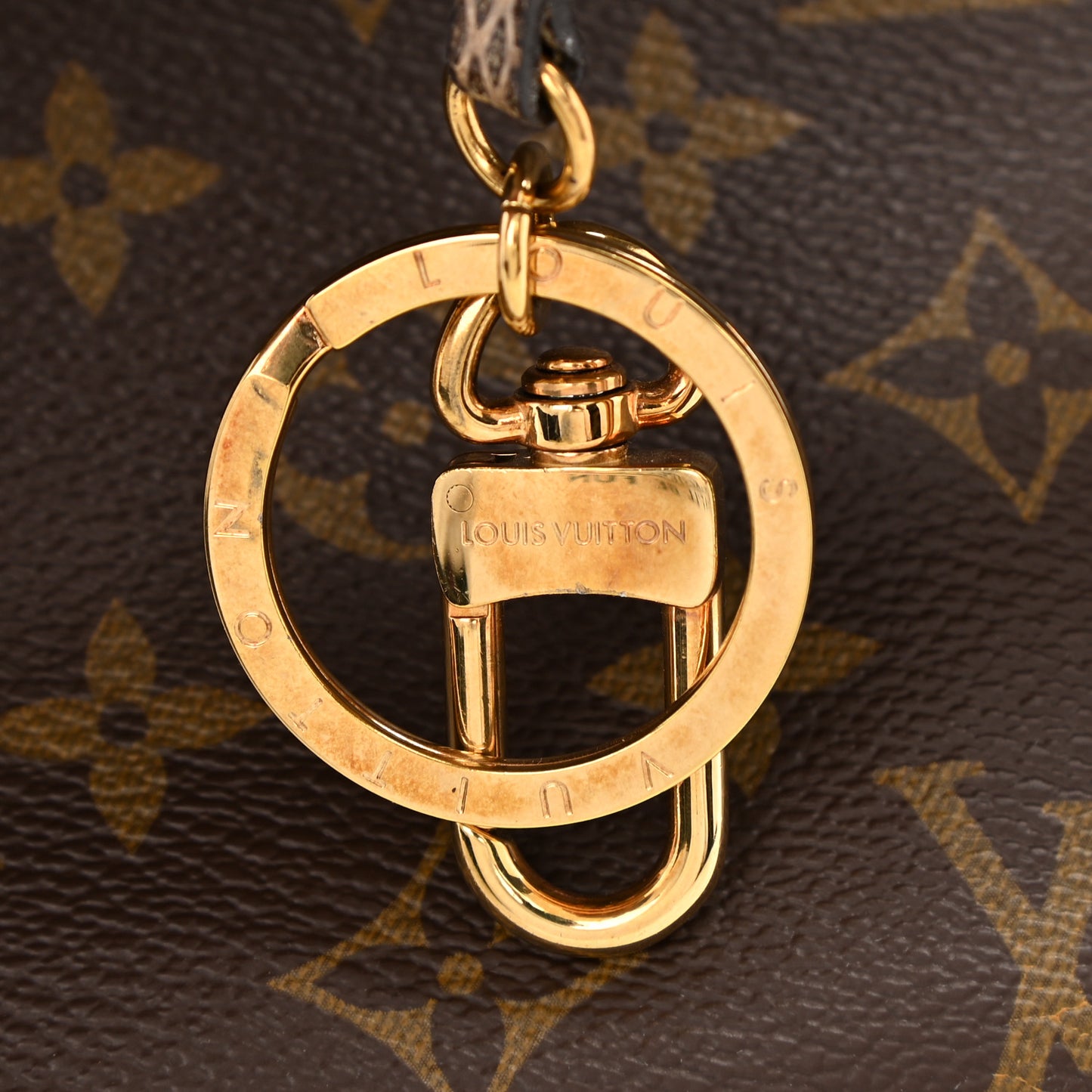 Ayers Monogram Artsy MM