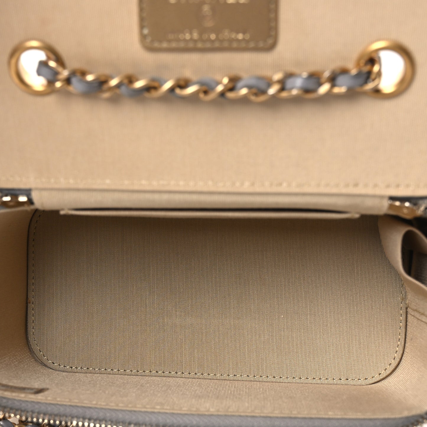 Lambskin Quilted Small Pearl Crush Vanity Case With Chain Grey