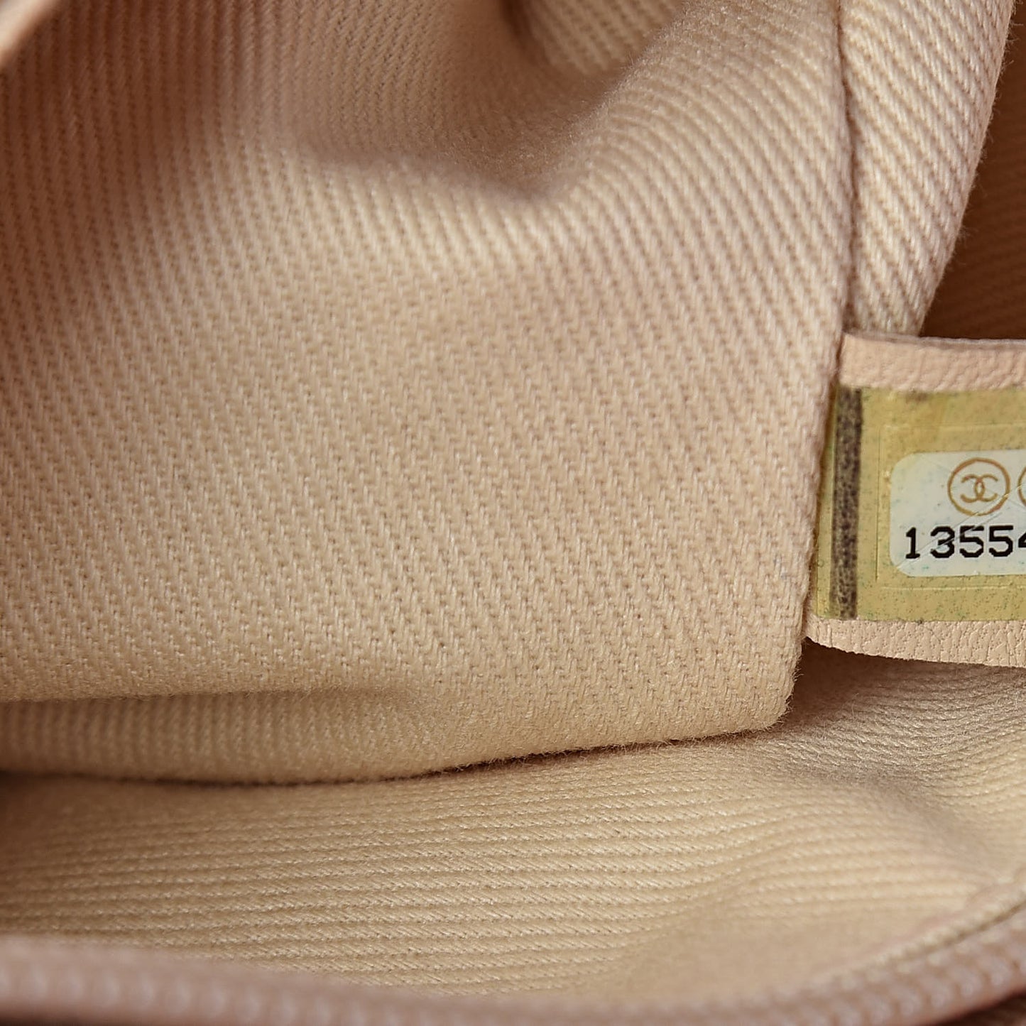 Glazed Caviar Quilted Stretch Spirit Messenger Bag Pink